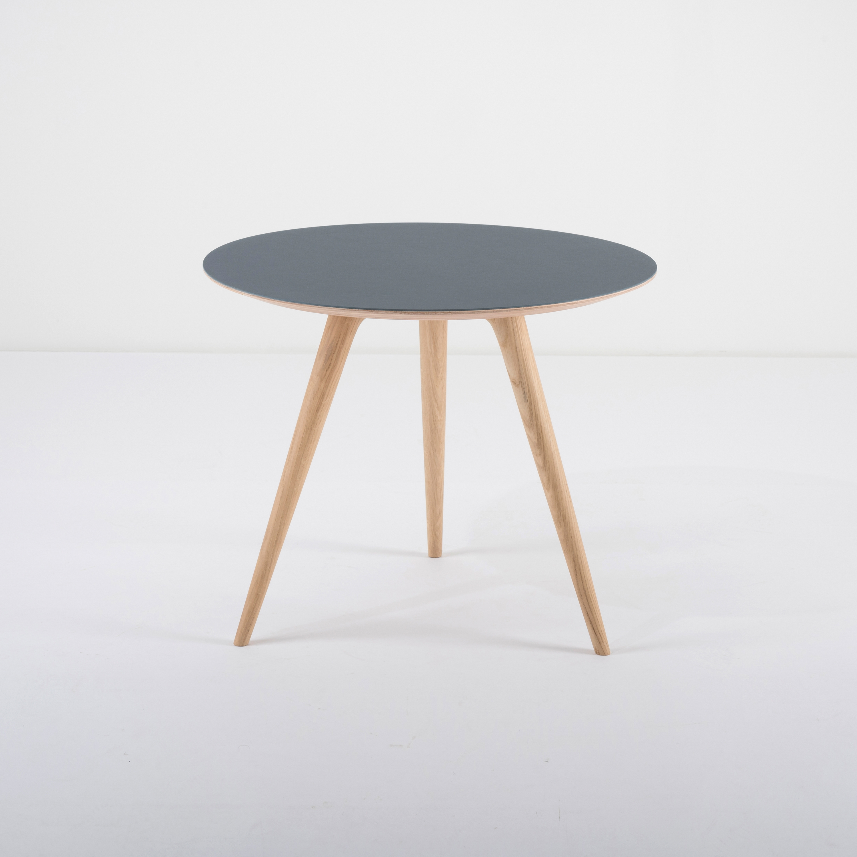 Arp | side table ϕ 55