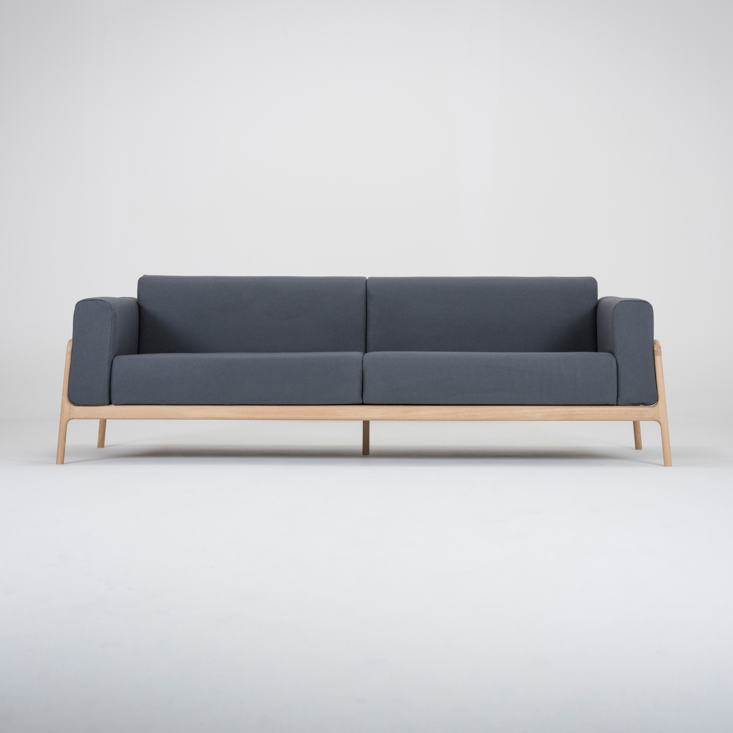 Mostra il prodotto Fawn sofa | 3 plus seater del produttore GAZZDA