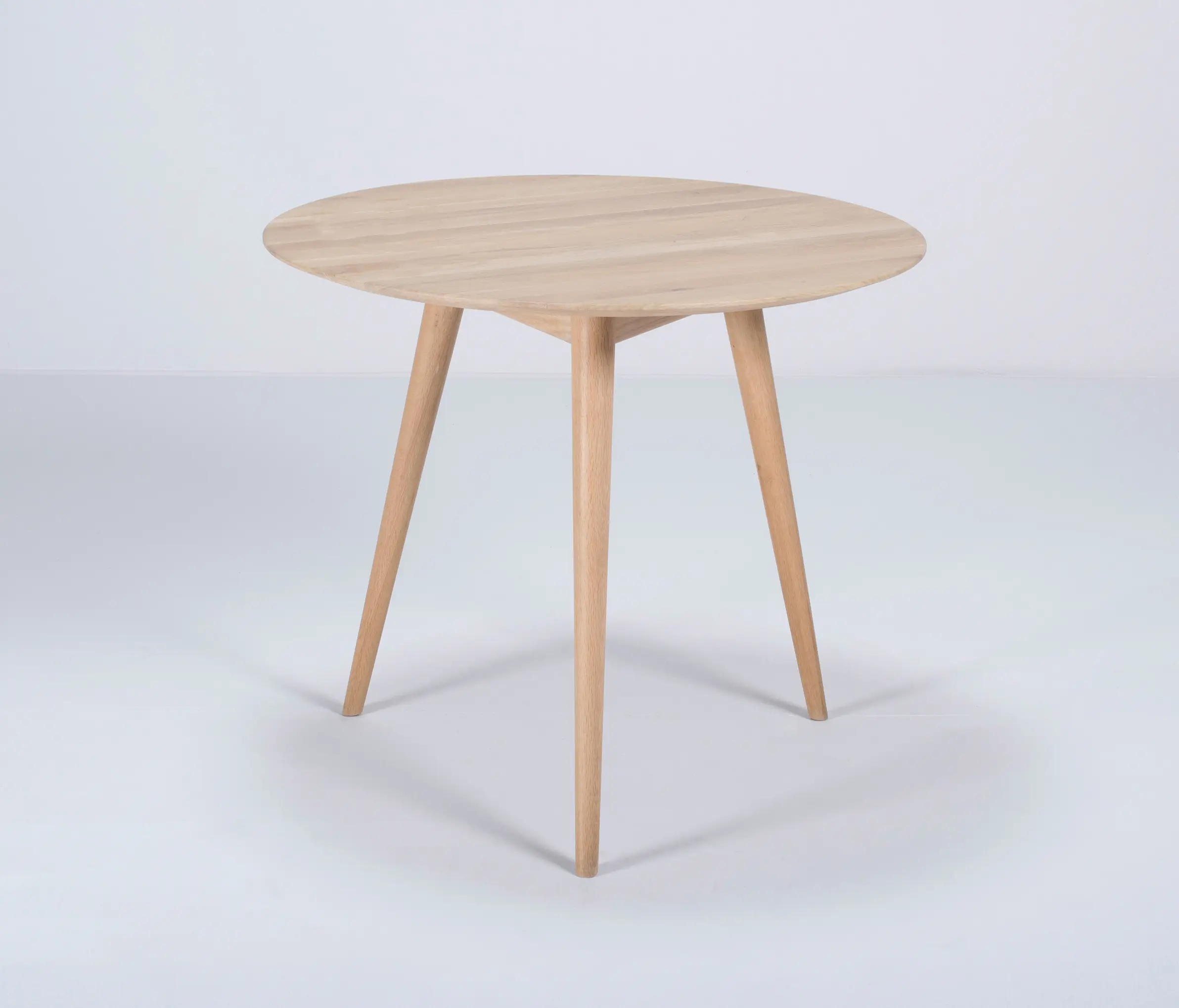 GAZZDA - Stafa | round table