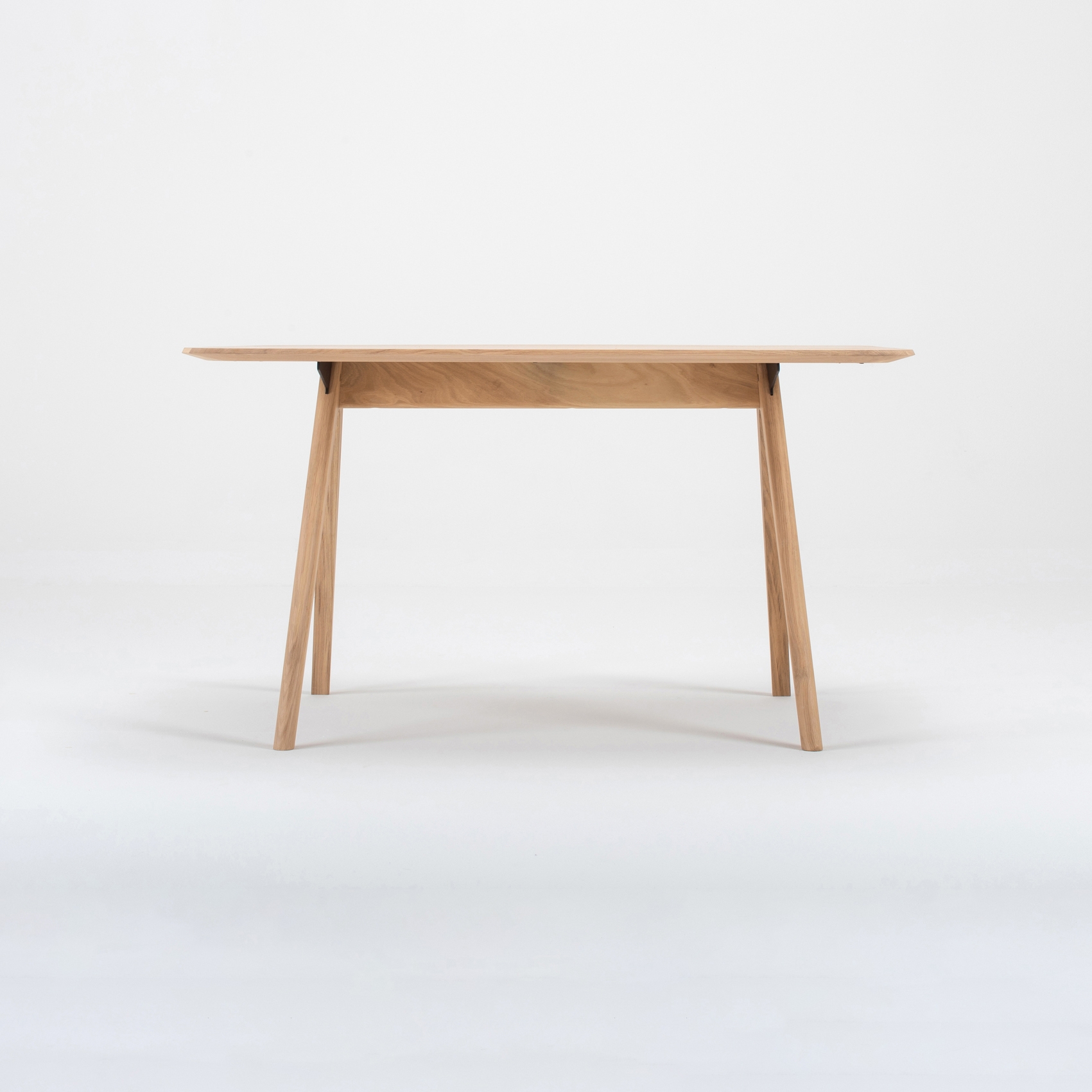 Mostra il prodotto Ava Table | 140x90 del produttore GAZZDA