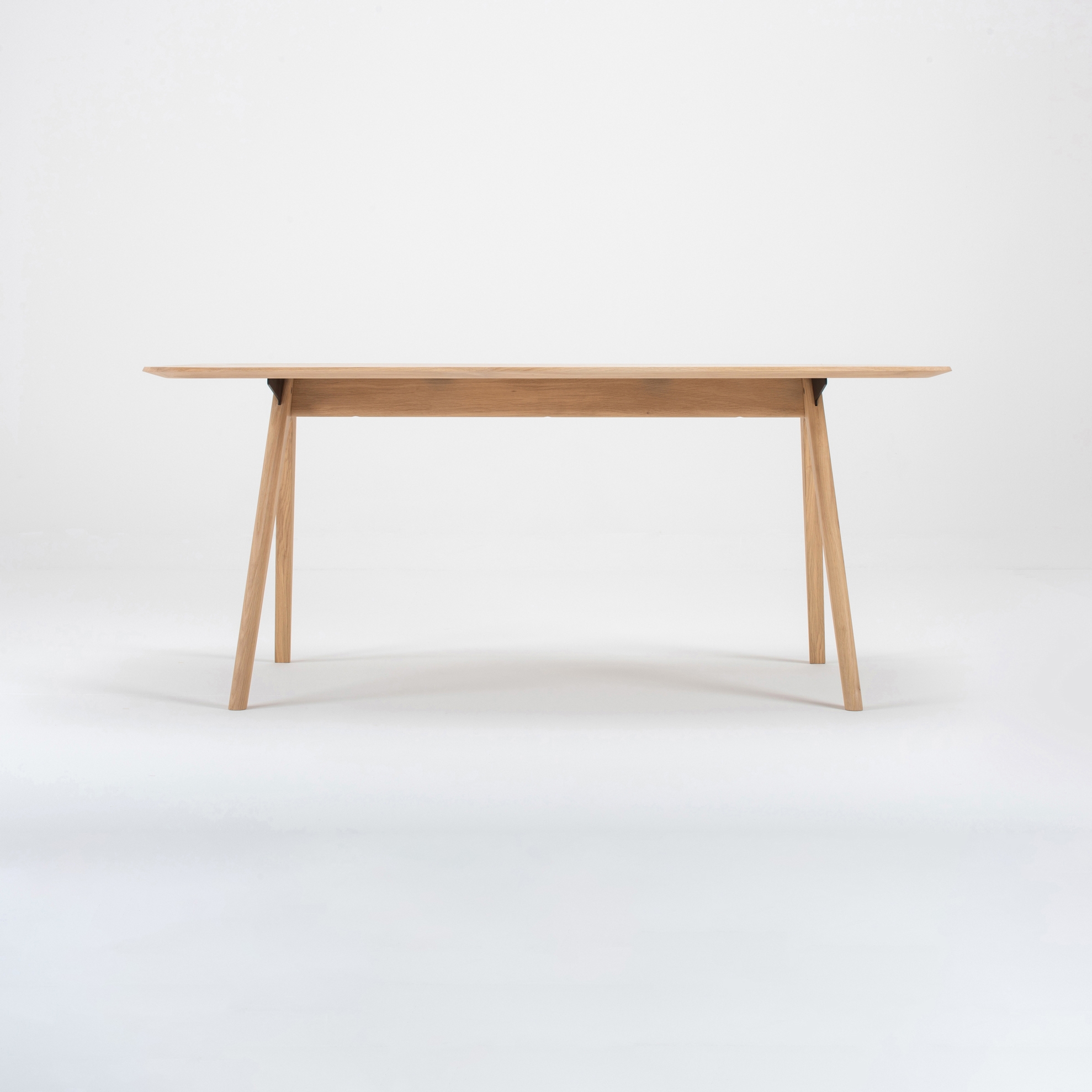 Produkt Ava Table | 180x90 des Herstellers GAZZDA anzeigen