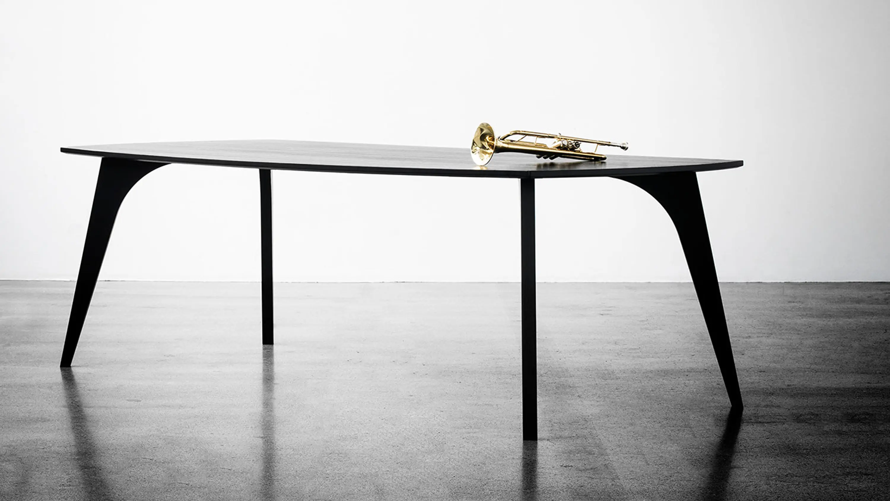 Erik Bagger Furniture - Jazz | round bar table 120