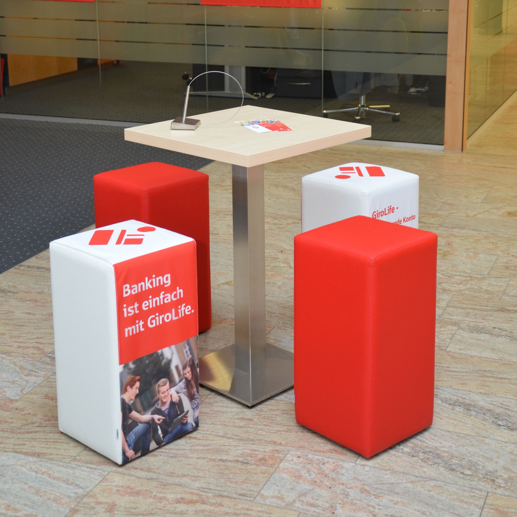 Display product Pomp Branded Tresenhocker from manufacturer Ruhe & Raum