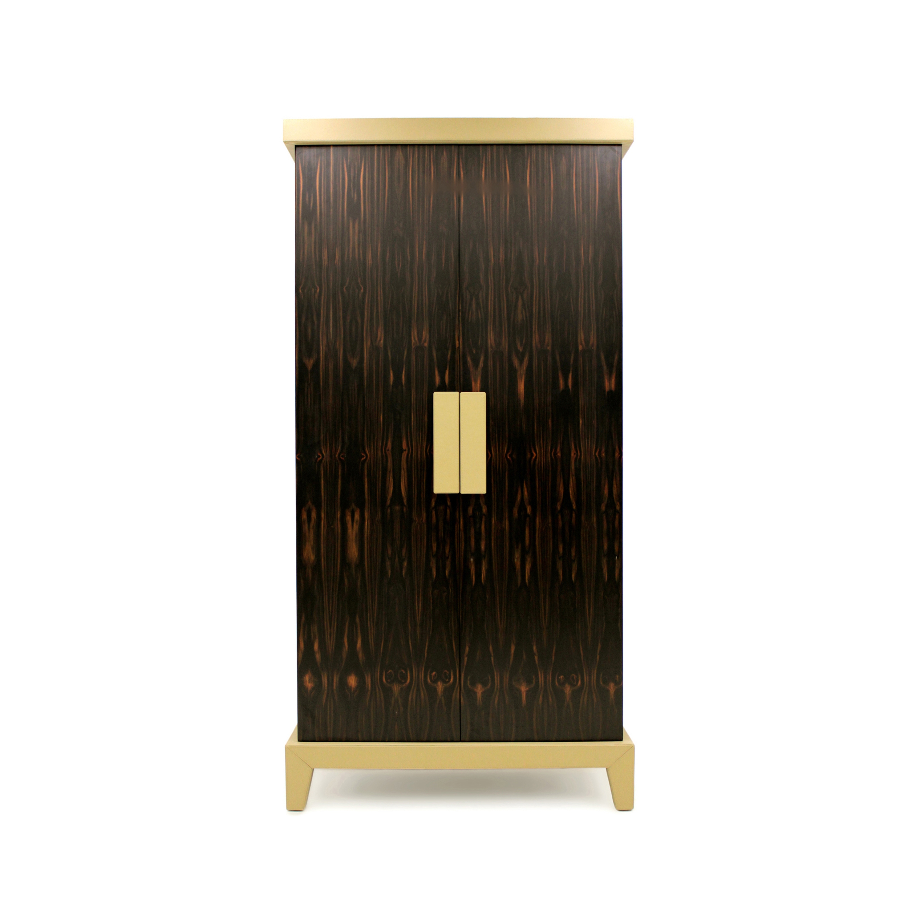 Afficher le produit Grande ebony wardrobe du fabricant PAULO ANTUNES