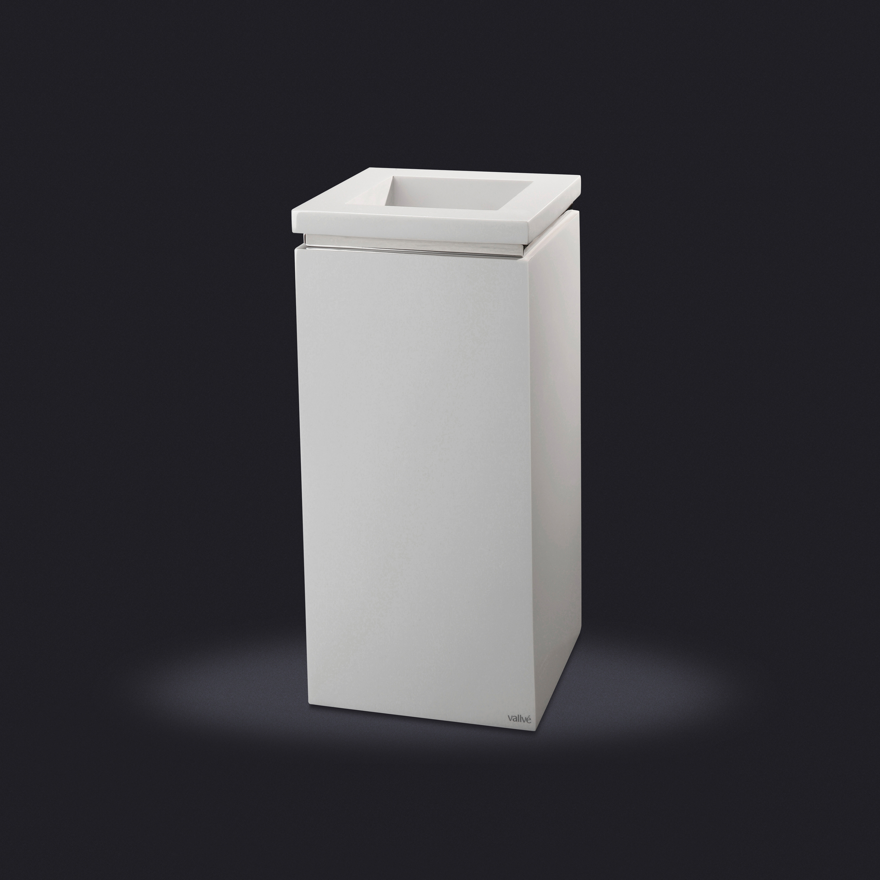 Mostrar el producto Square Ring Wastebasket with Open Lid del fabricante Vallvé