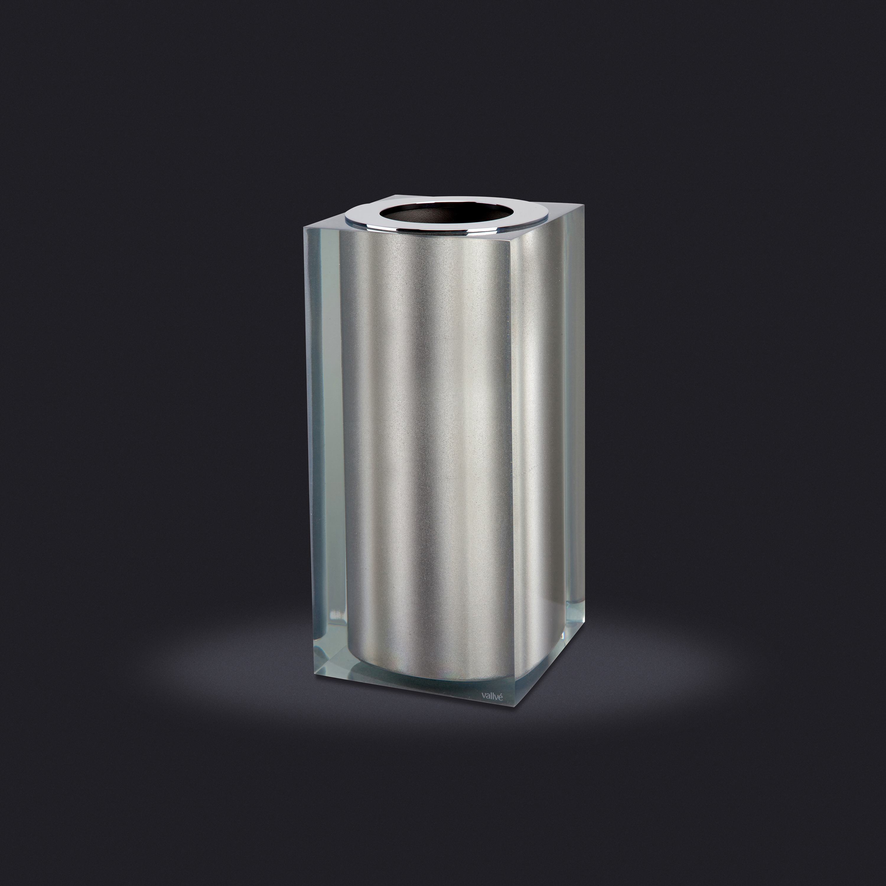 Mostrar el producto Platinum Gloss Small Wastebasket with Open Lid del fabricante Vallvé