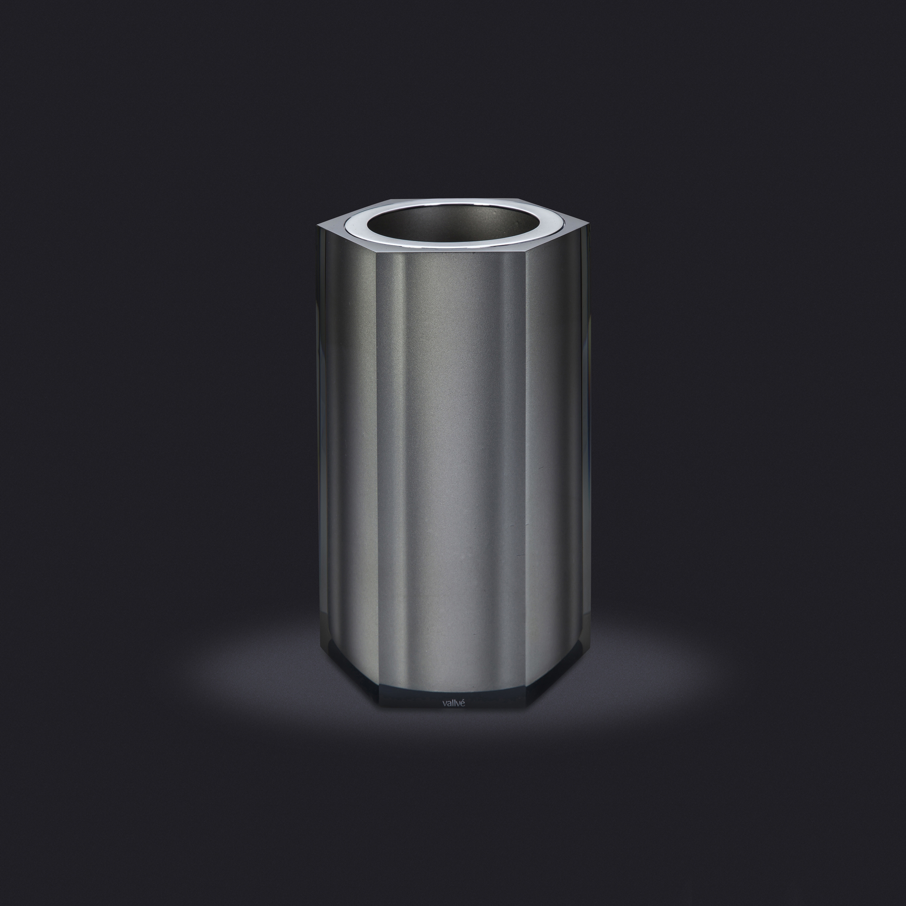Mostrar el producto Hexa Wastebasket with Open Lid del fabricante Vallvé