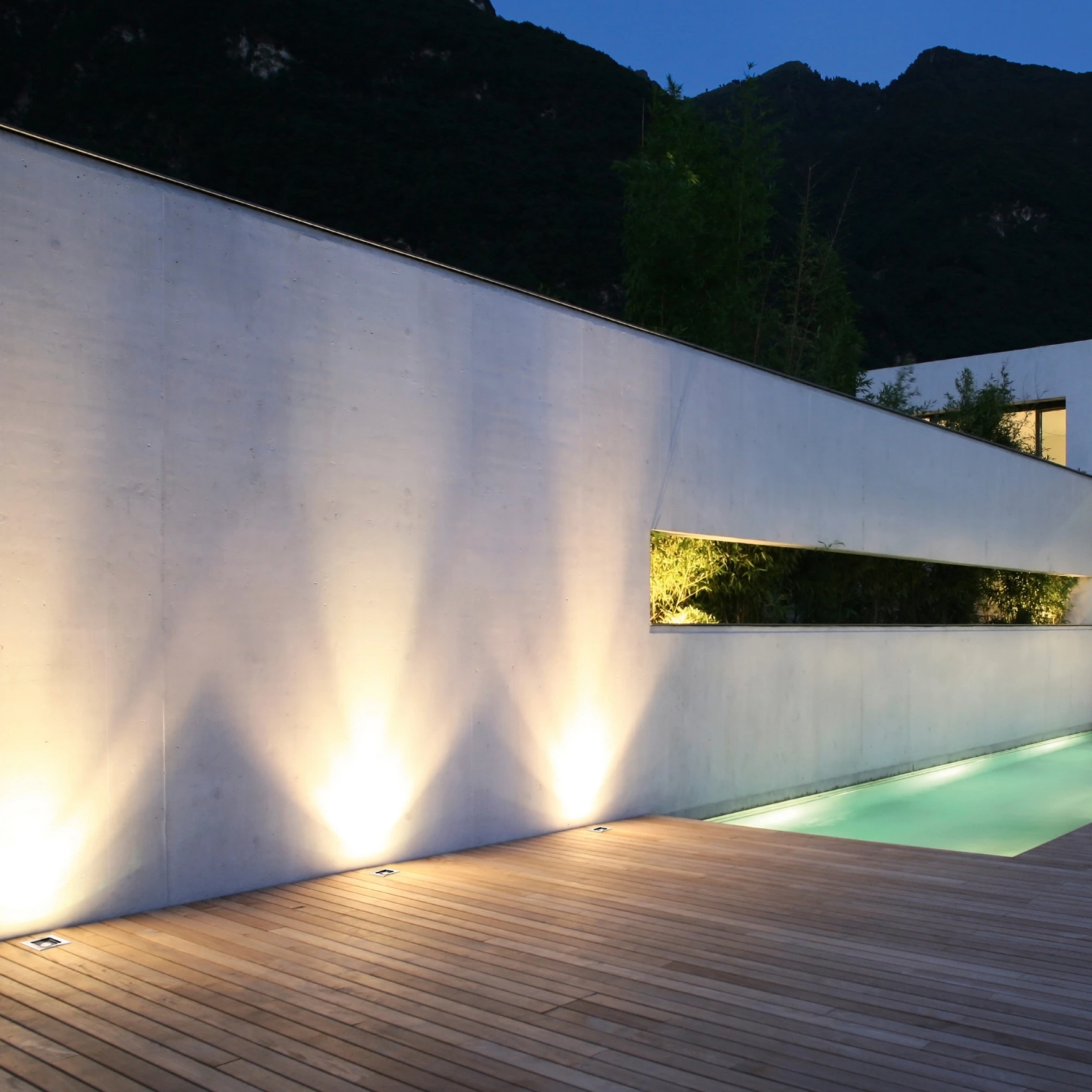 RECESSED FLOOR