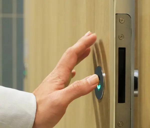 Stern Engineering - Touchless WC Cubicles with Occupancy Indicator