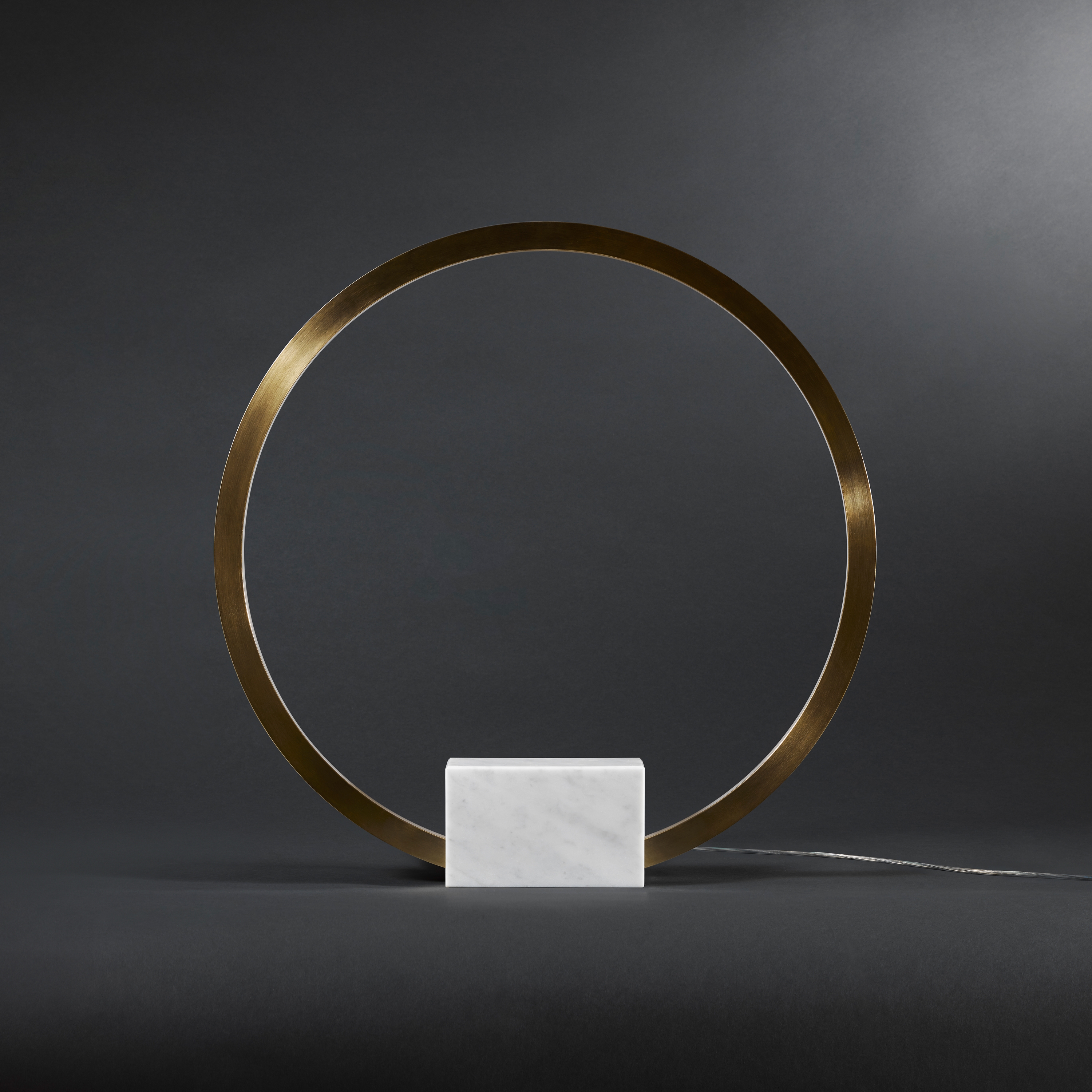 Mostra il prodotto Portal table lamp del produttore Christopher Boots