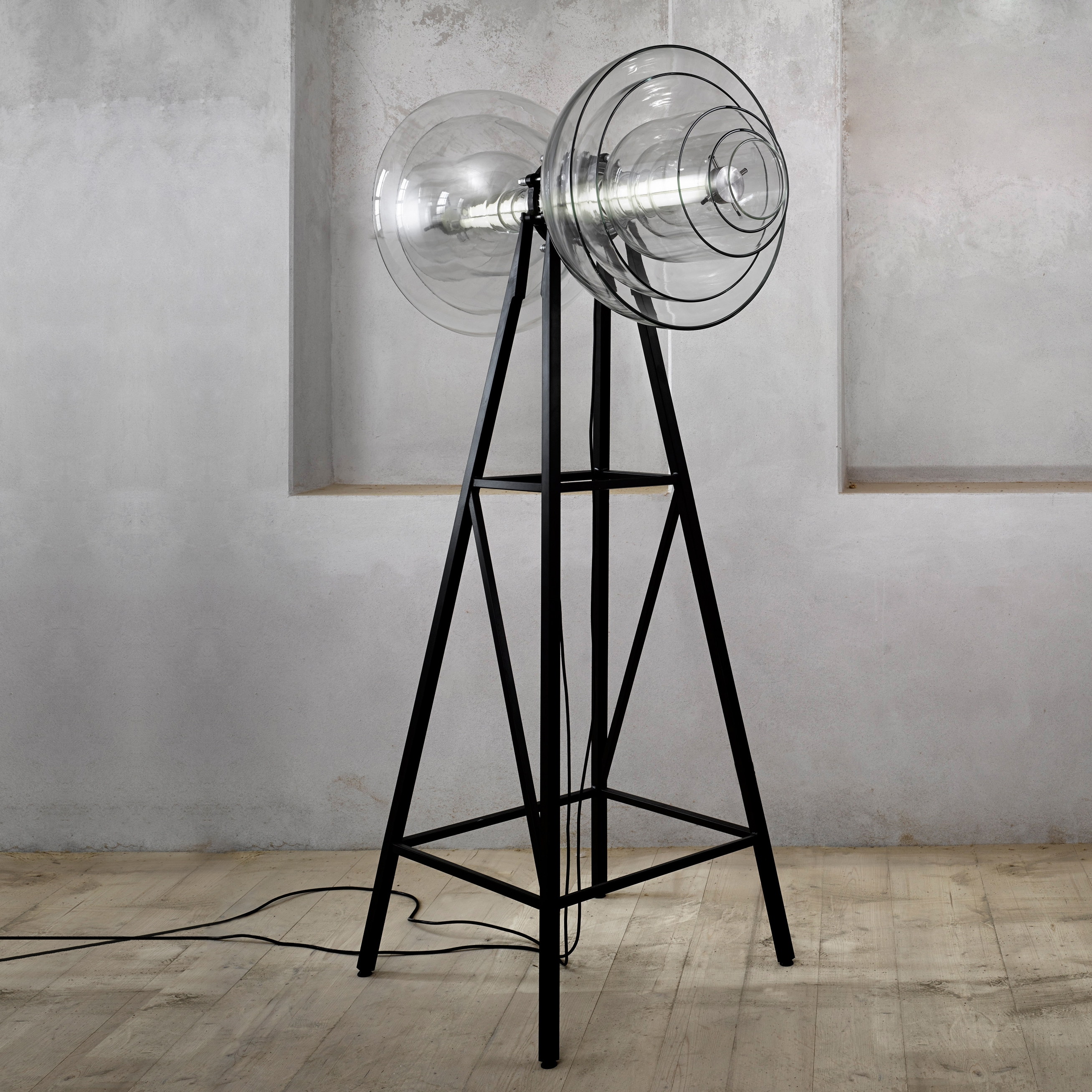 Mostra il prodotto Transmission | Floor Lamp del produttore LASVIT