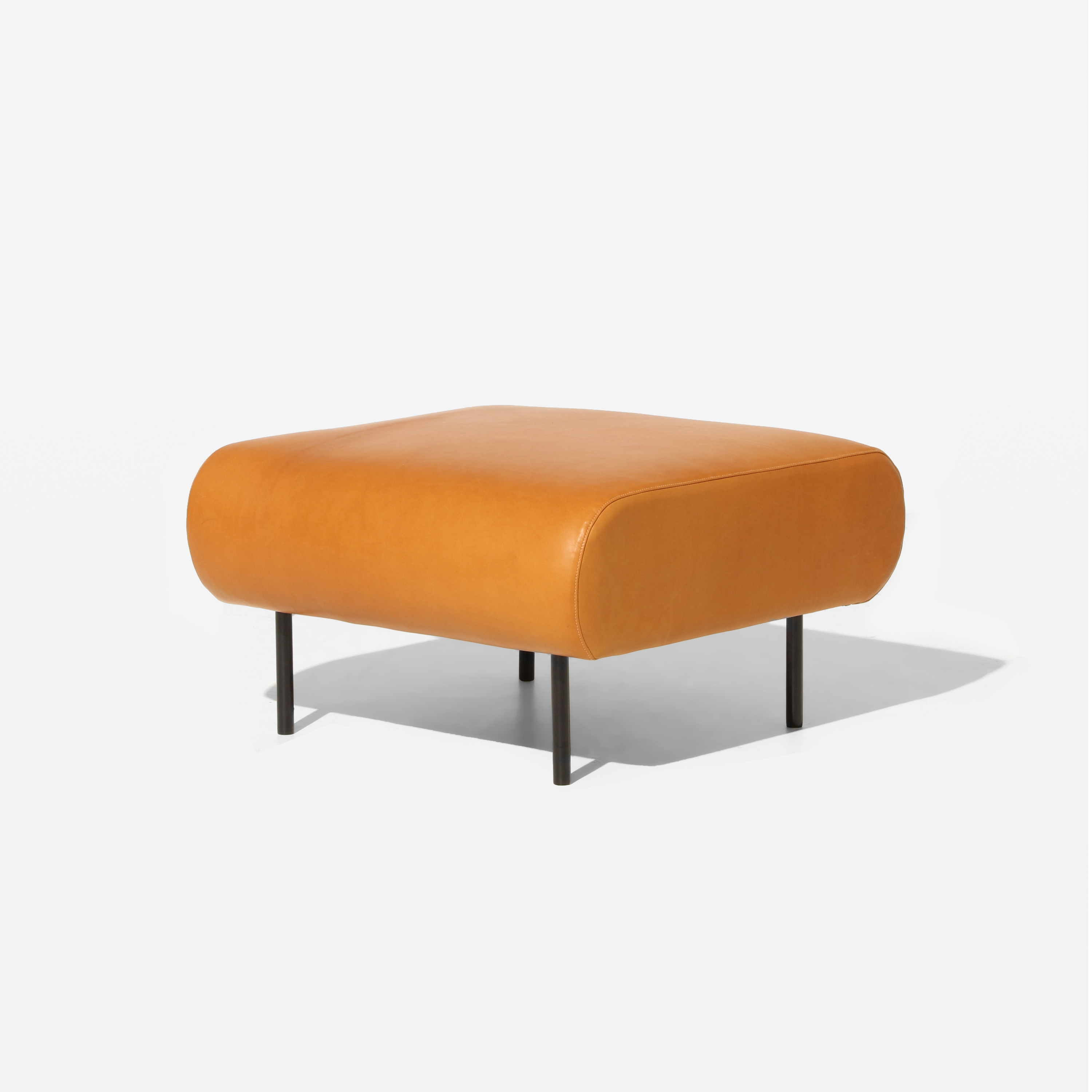 Mostra il prodotto Cabin Ottoman del produttore DesignByThem