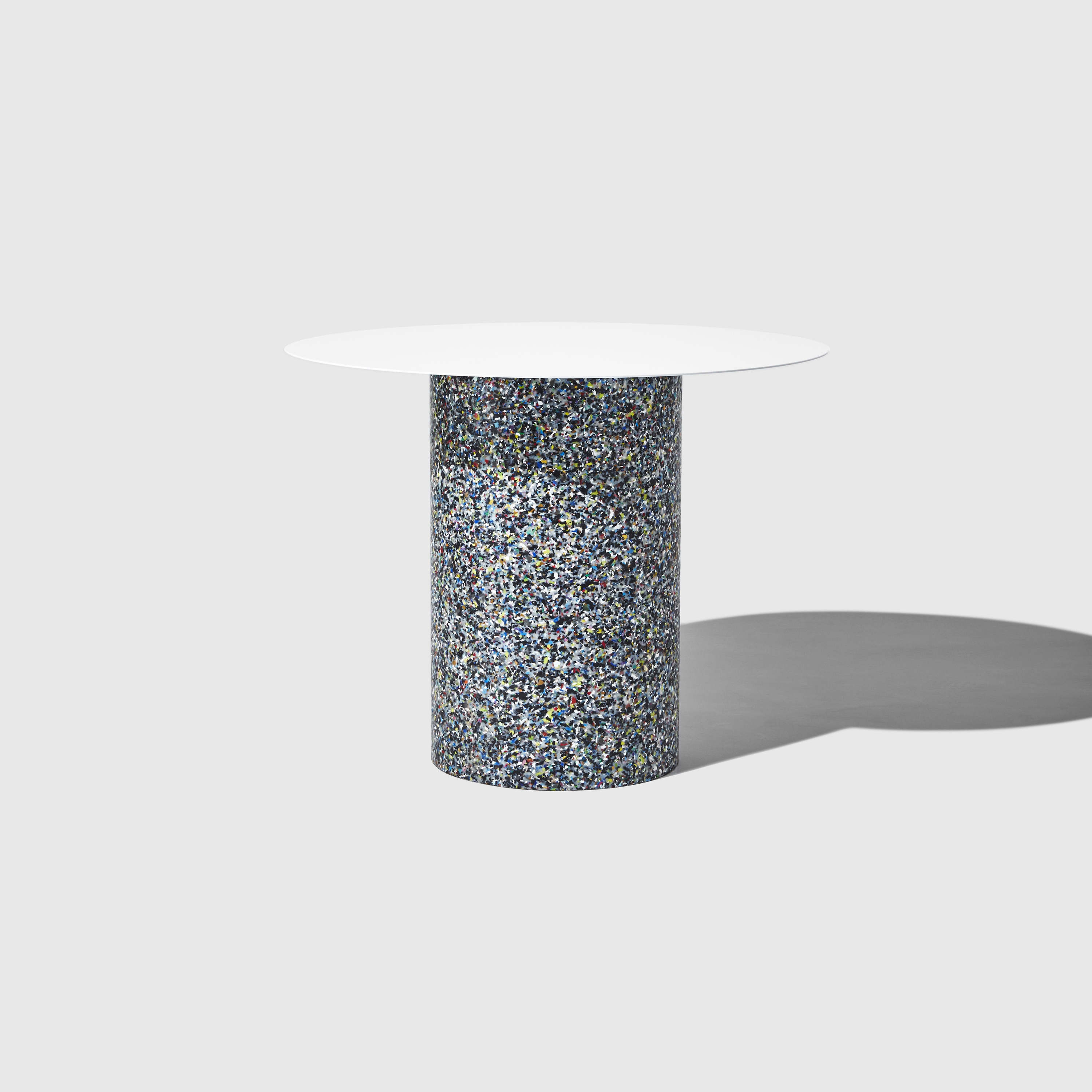 Produkt Confetti Round Table des Herstellers DesignByThem anzeigen