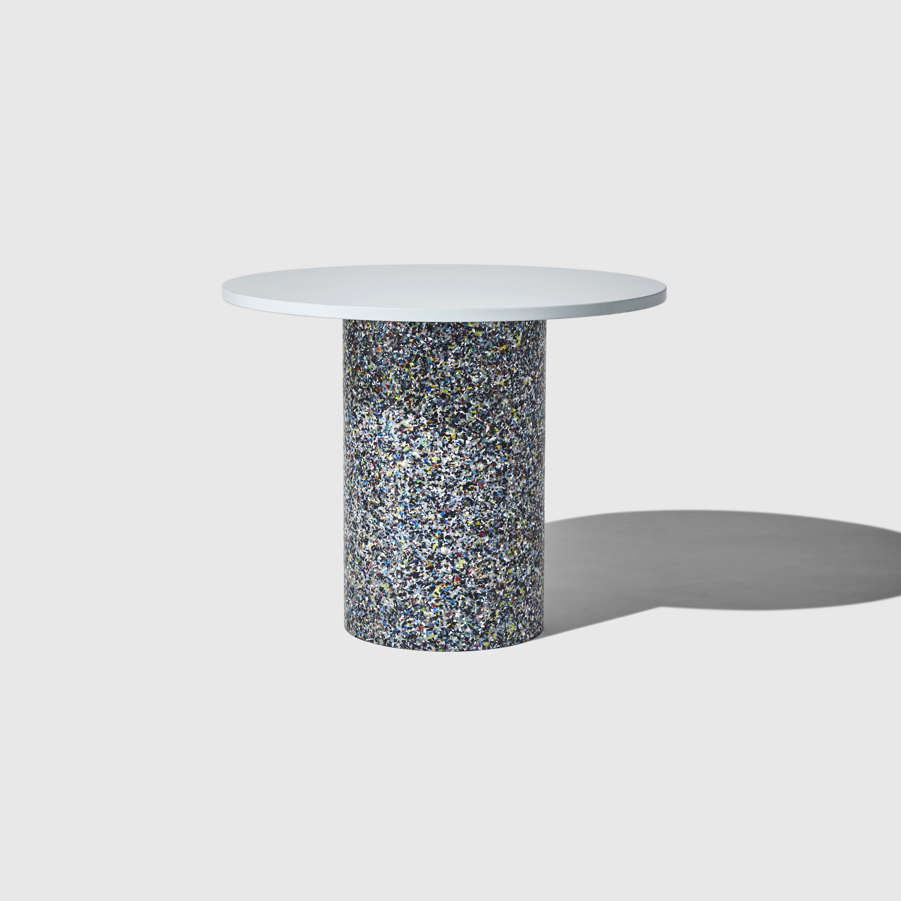 Produkt Confetti Round Table des Herstellers DesignByThem anzeigen