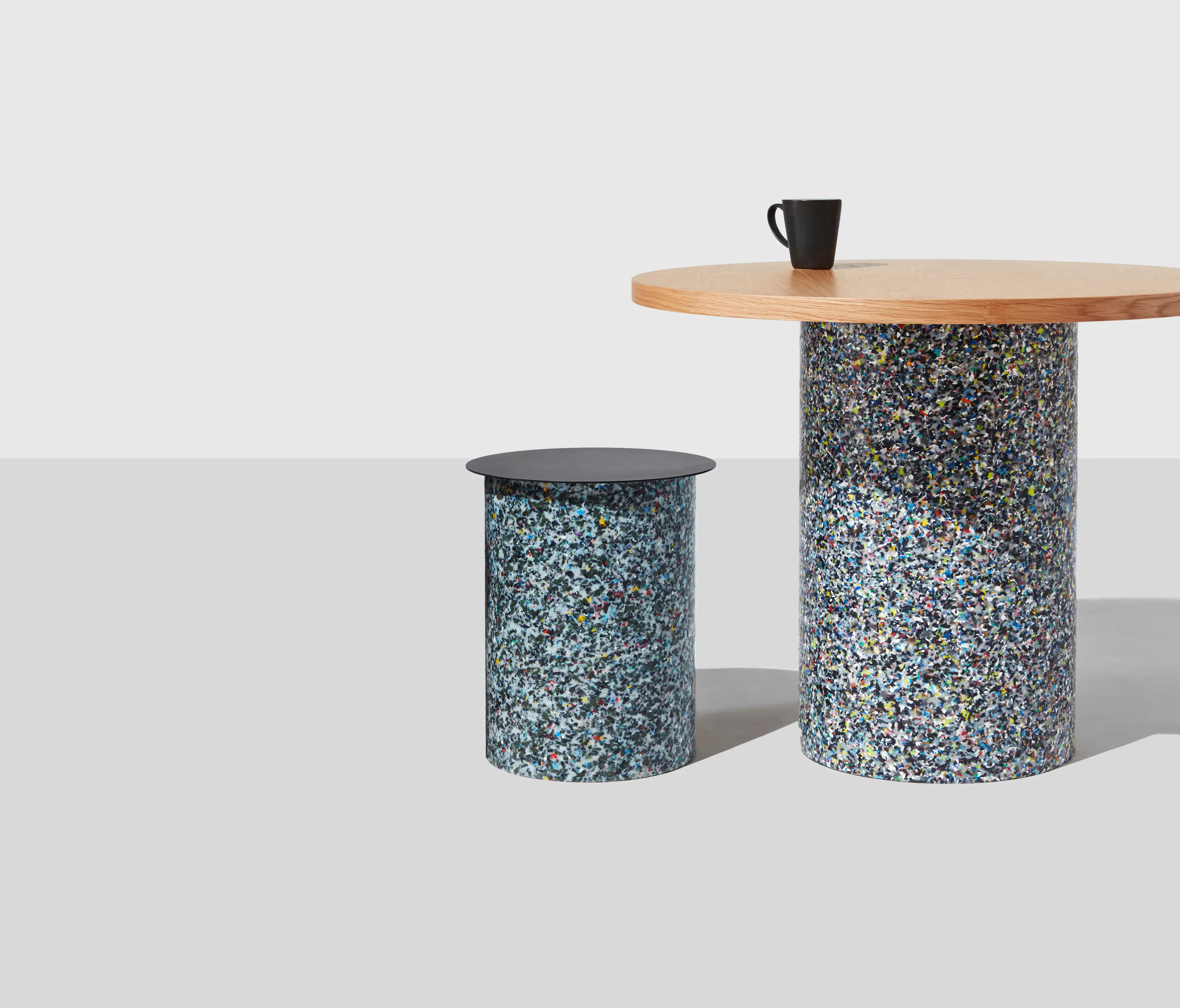 DesignByThem - Confetti Round Table