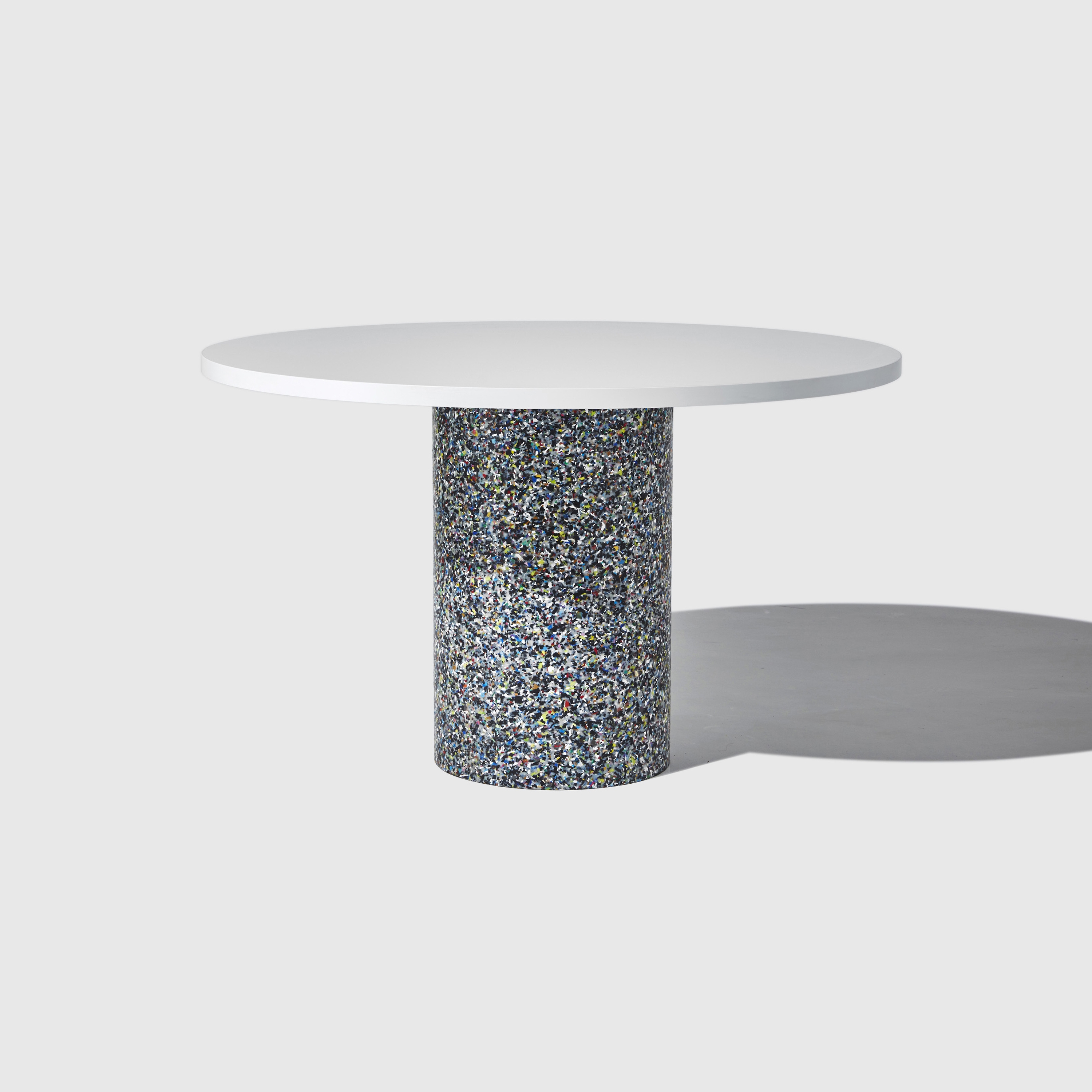Produkt Confetti Round Table des Herstellers DesignByThem anzeigen