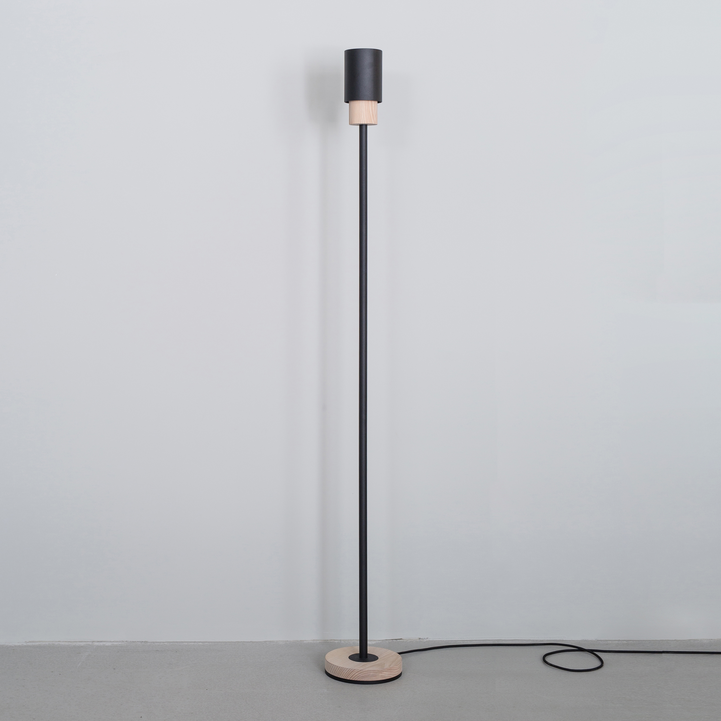 Mostra il prodotto SO5 Floor Lamp del produttore +kouple
