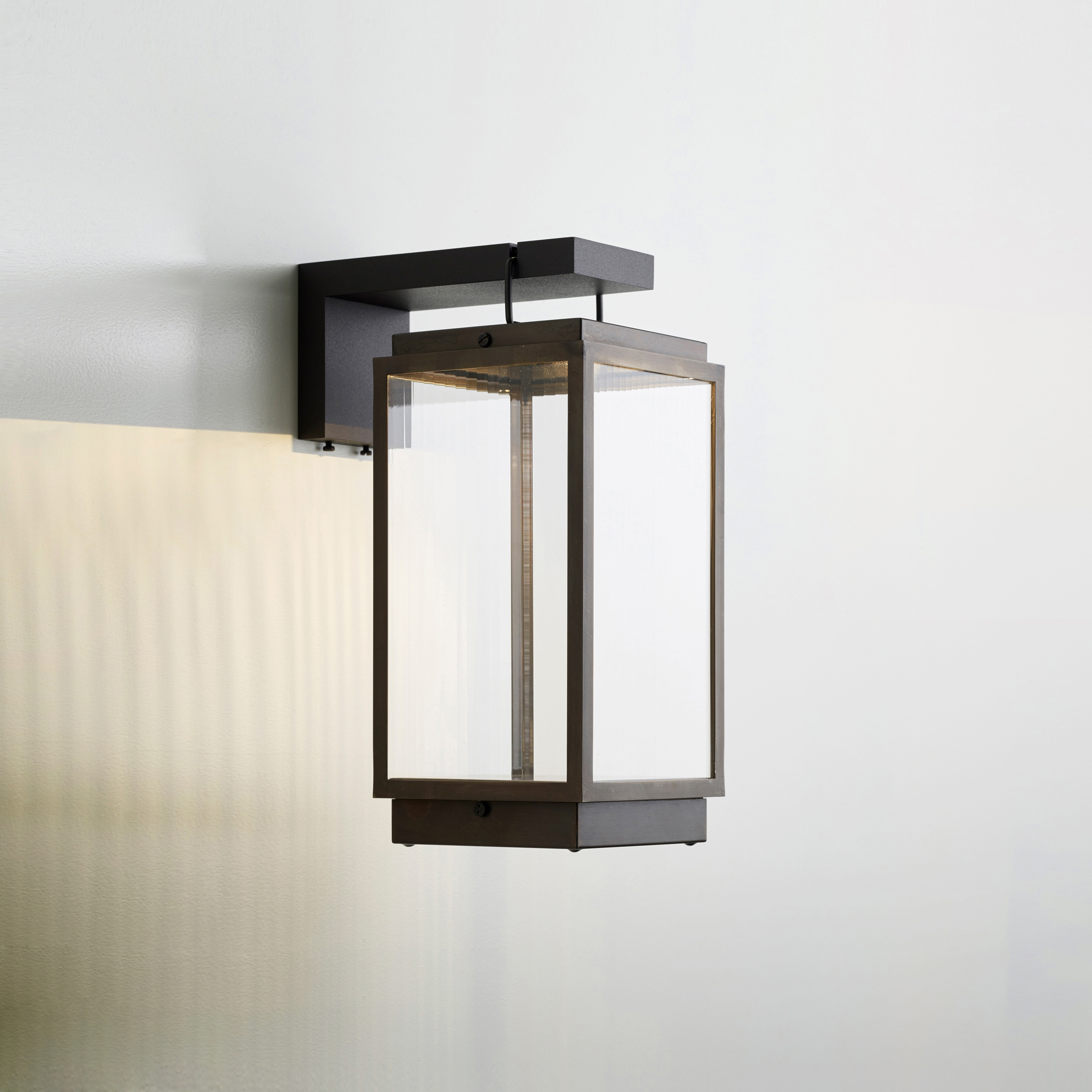 Vertoon produk Blakes Table Lamp On Bracket van vervaardiger Tekna