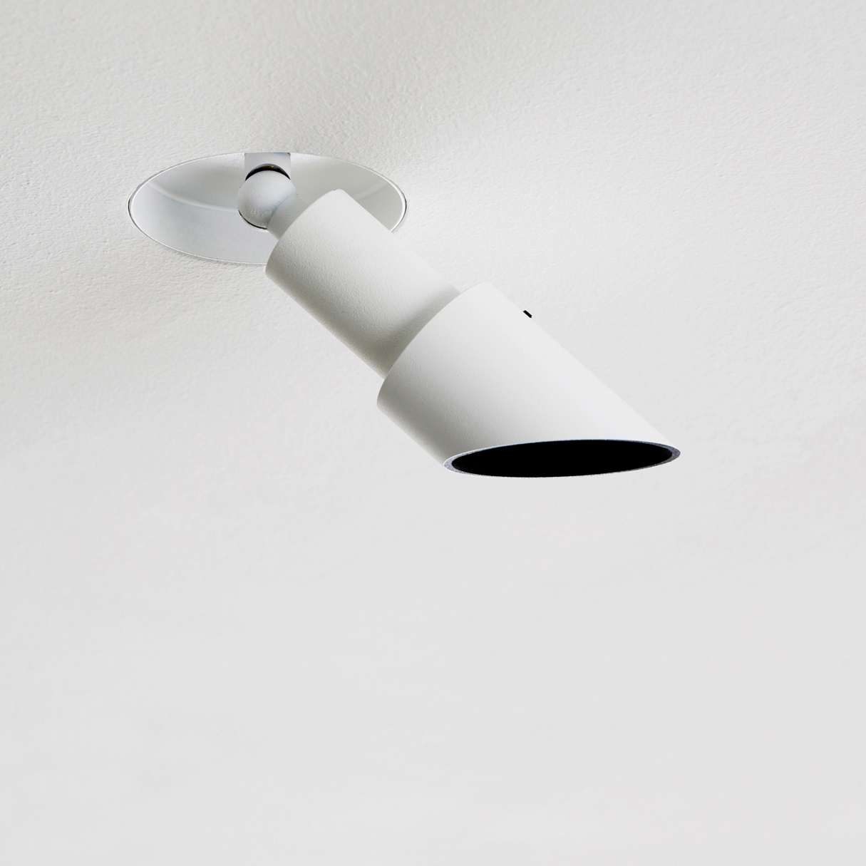 Mostra il prodotto Flatspot-3 Trimless LED del produttore Tekna