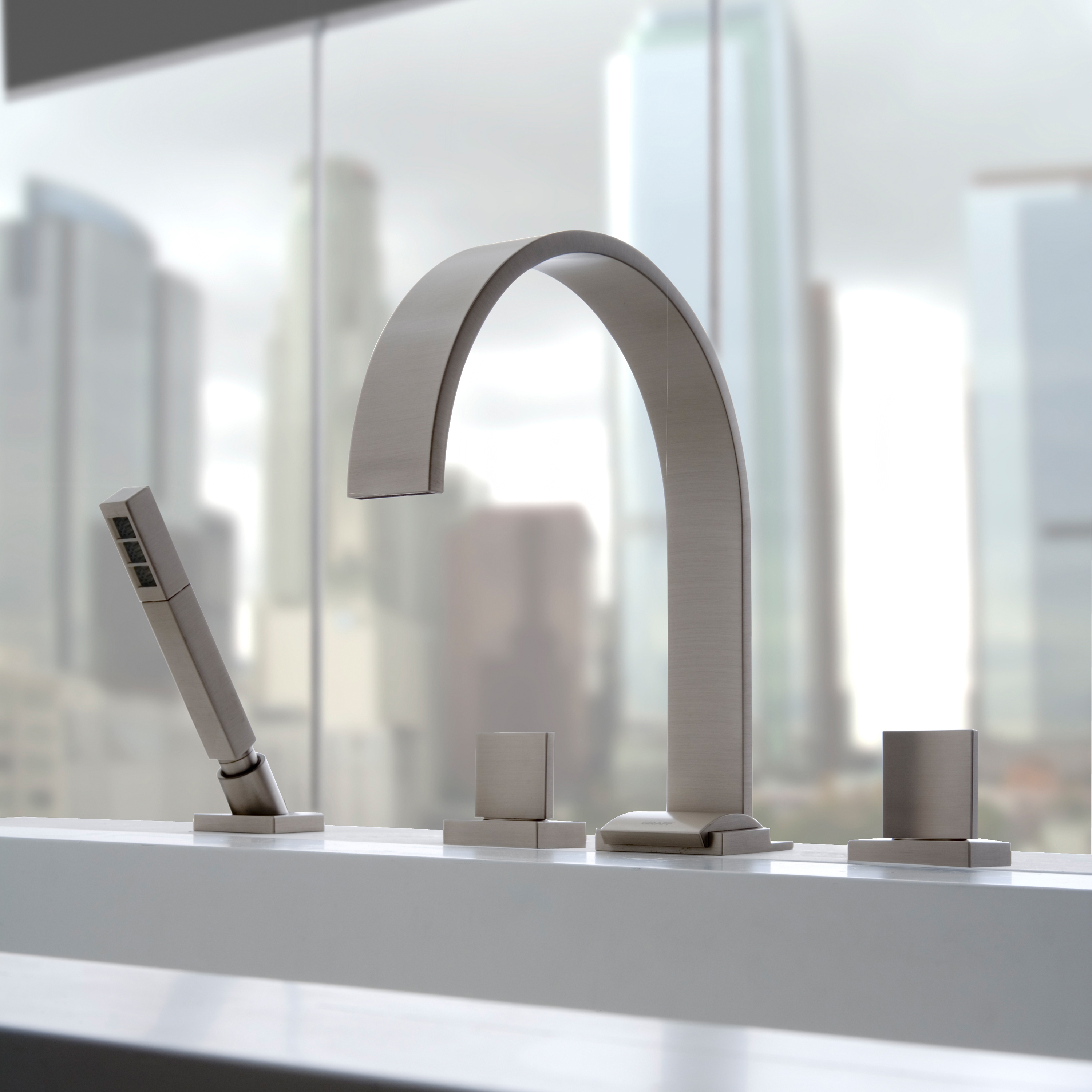 Produkt Sade - Deck-mounted bathtub mixer with hand shower set des Herstellers Graff anzeigen