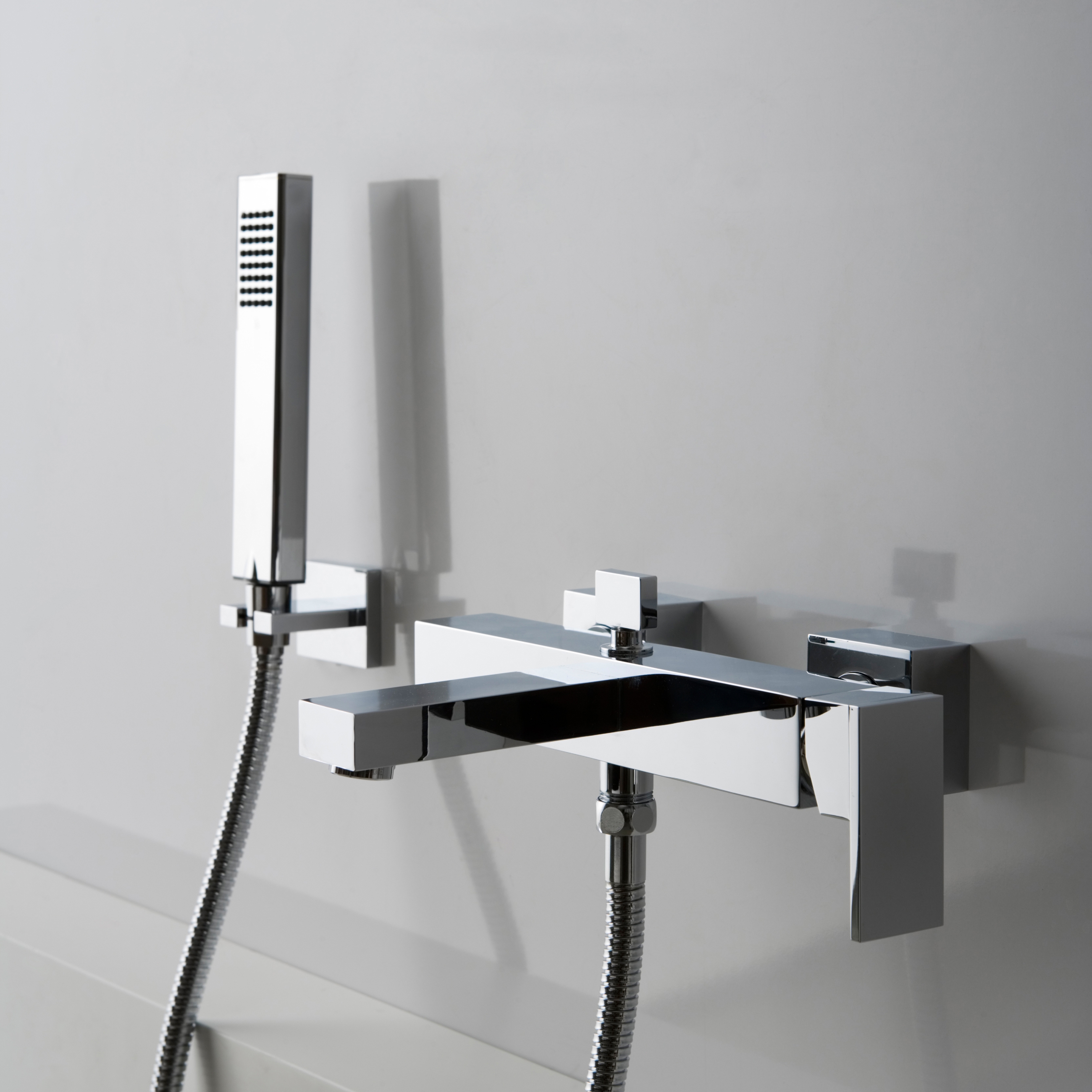 Vertoon produk Solar - Wall-mounted bath & shower mixer with hand shower set van vervaardiger Graff