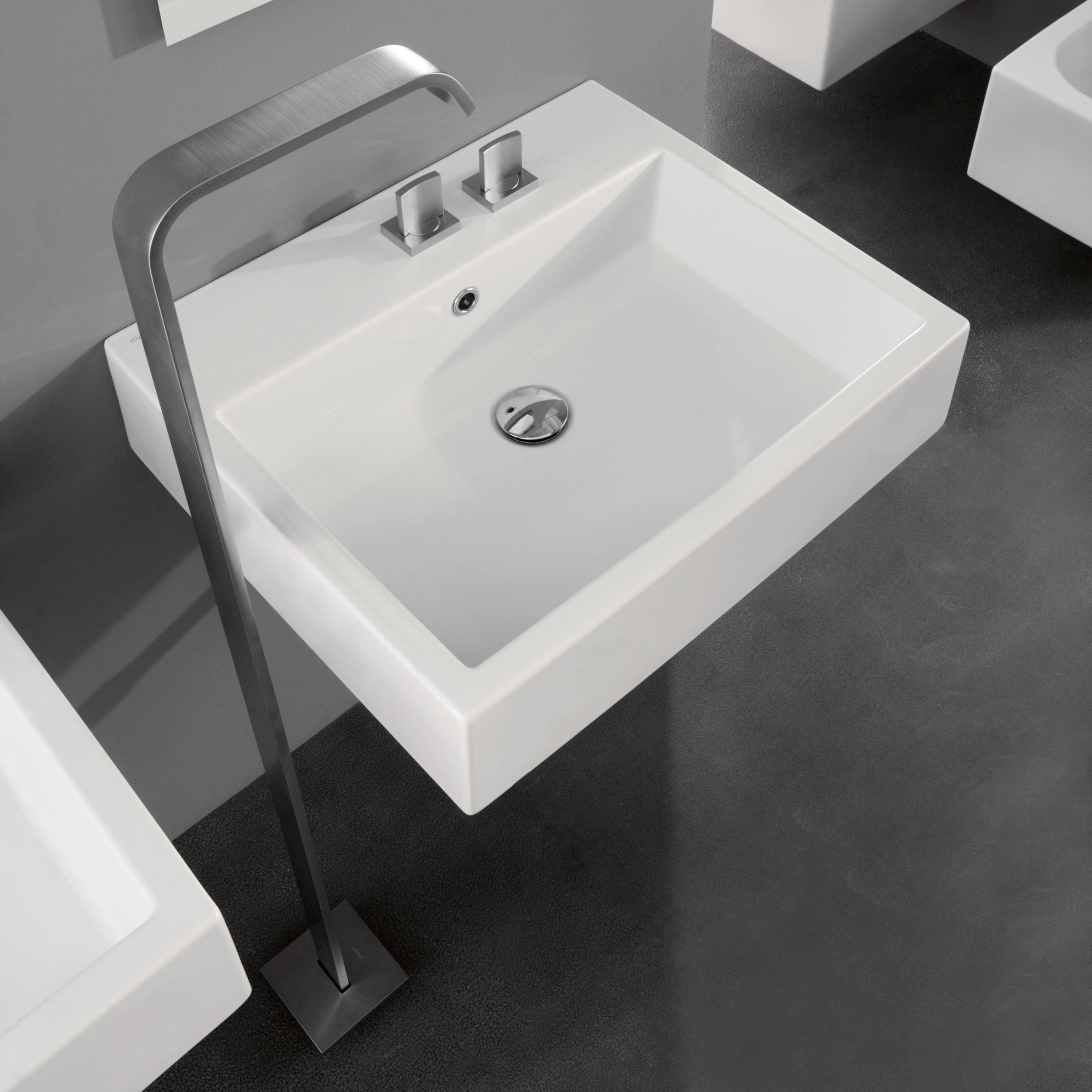 Mostra il prodotto Targa - Floor-mounted washbasin spout del produttore Graff