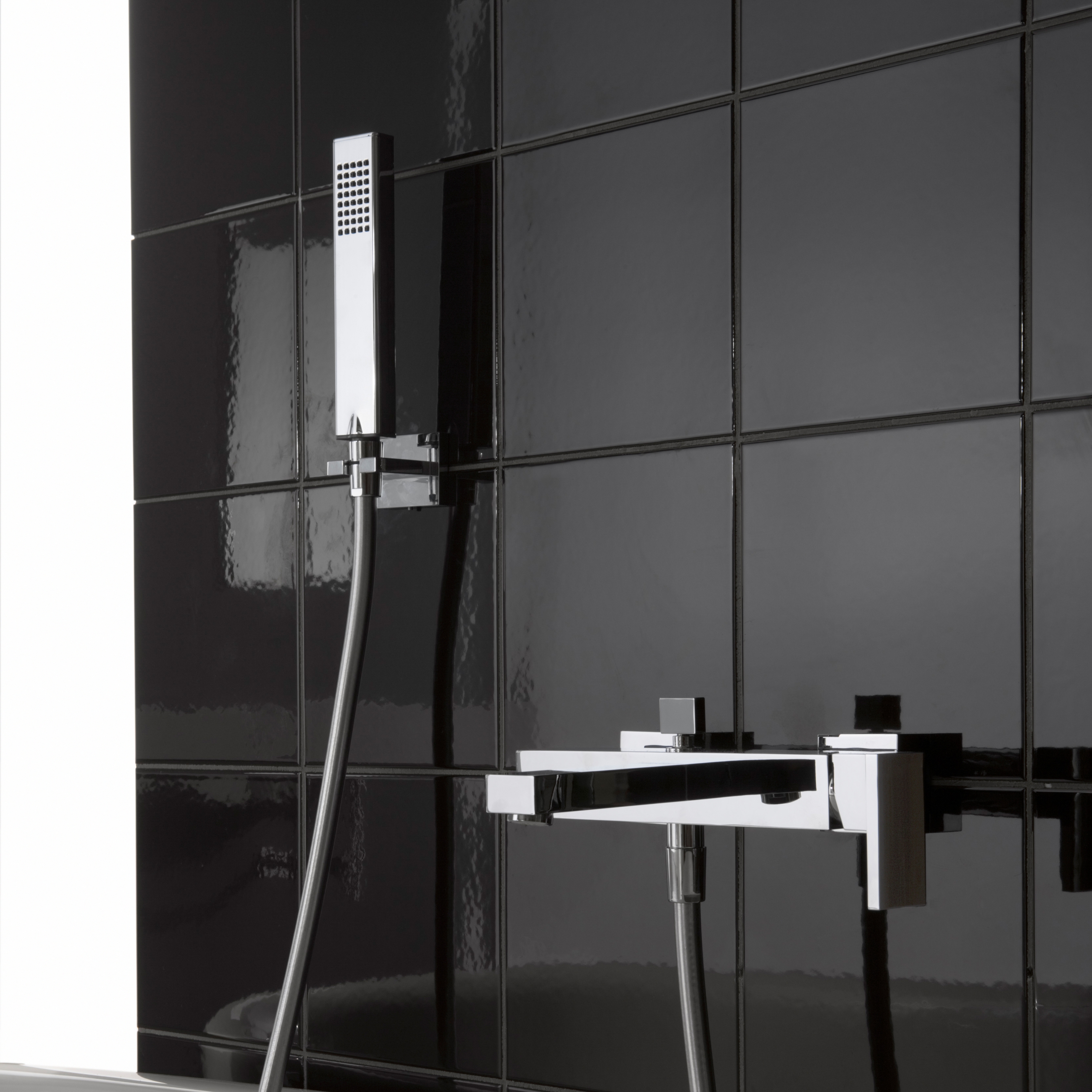 Produkt Targa - Wall-mounted bath & shower mixer with hand shower set des Herstellers Graff anzeigen
