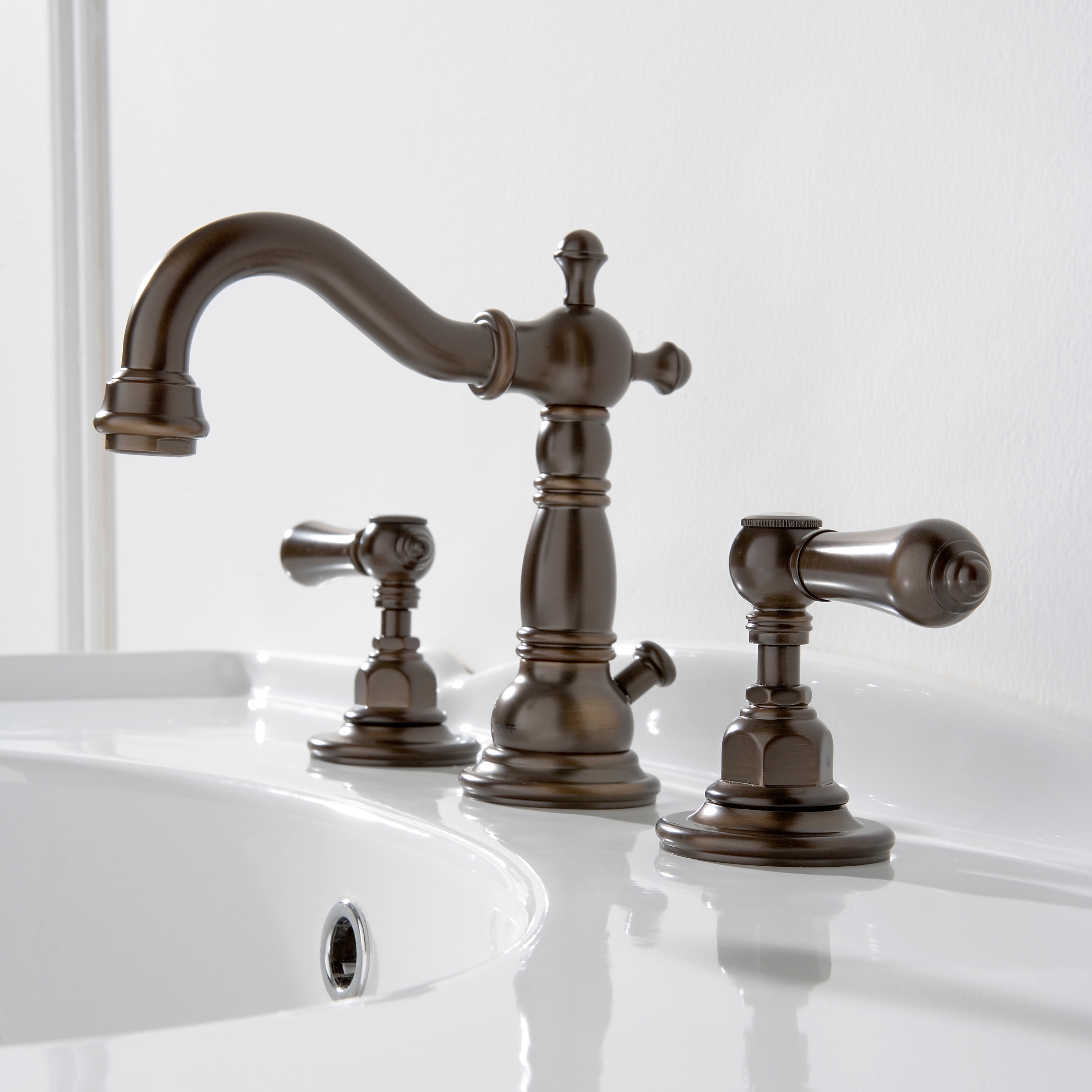 Mostrar el producto Canterbury - Three-hole washbasin mixer del fabricante Graff