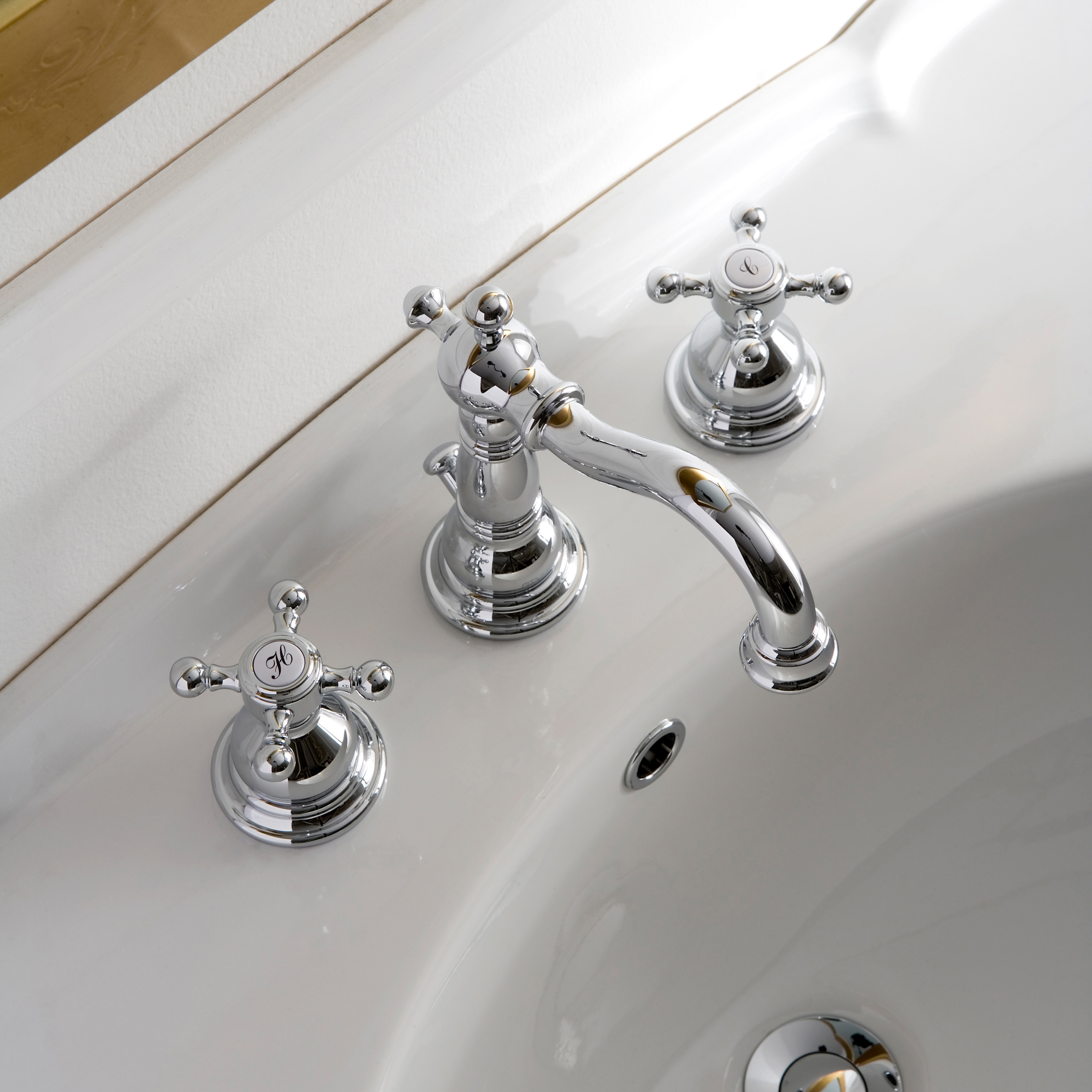 Display product Canterbury - Three-hole washbasin mixer from manufacturer Graff