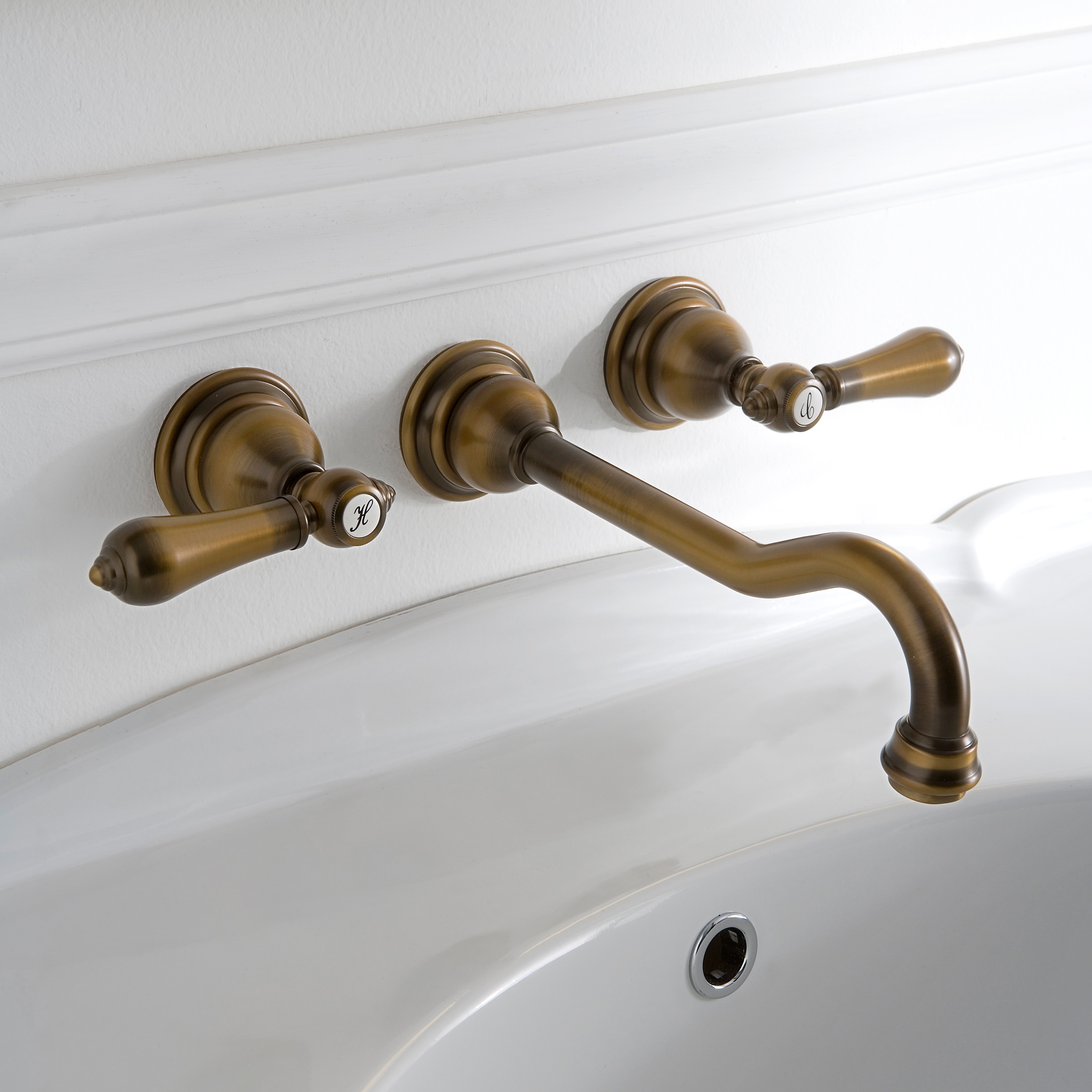 Mostrar el producto Canterbury - Wall-mounted basin mixer with 24cm spout - exposed parts del fabricante Graff