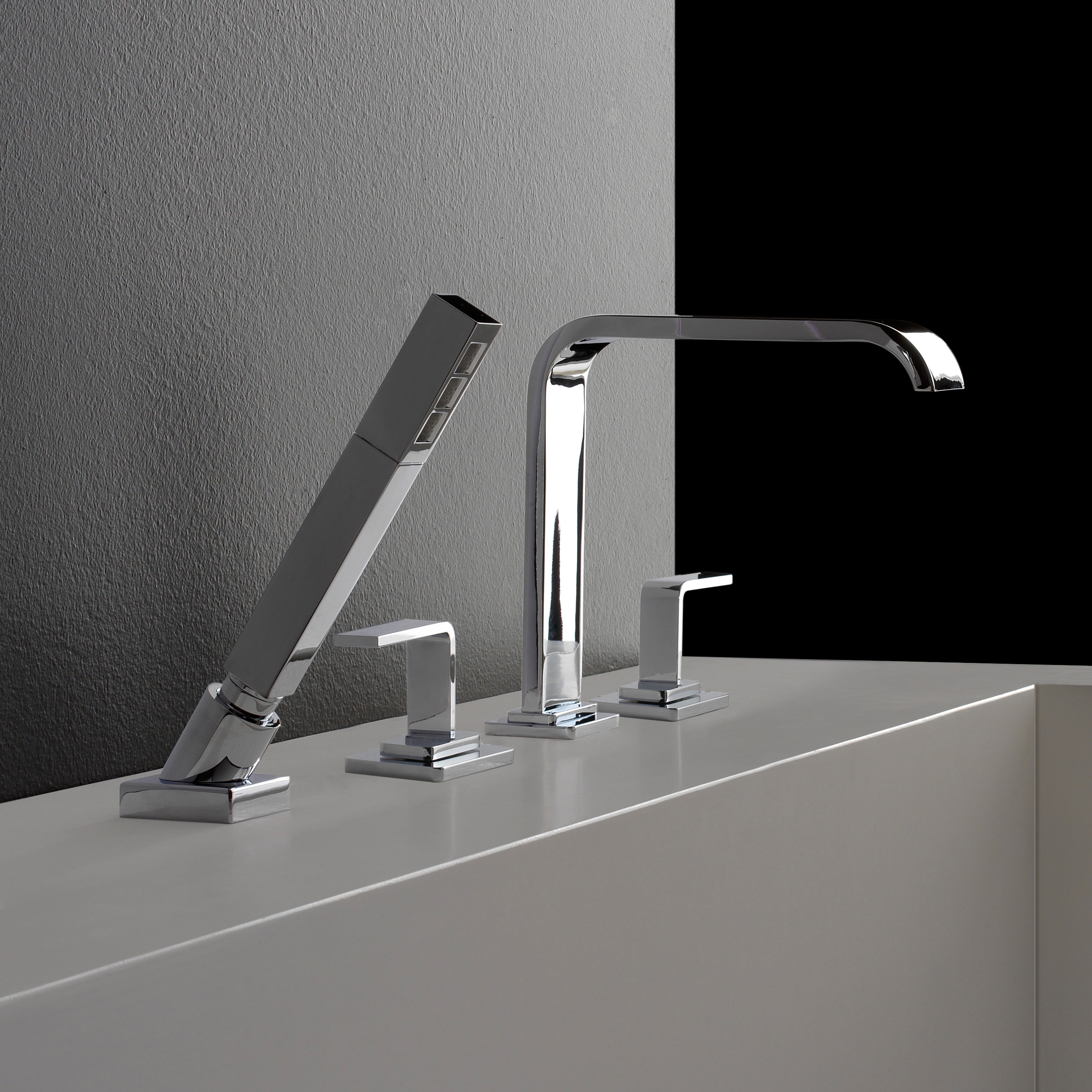 Afficher le produit Immersion - Deck-mounted bathtub mixer with hand shower set du fabricant Graff