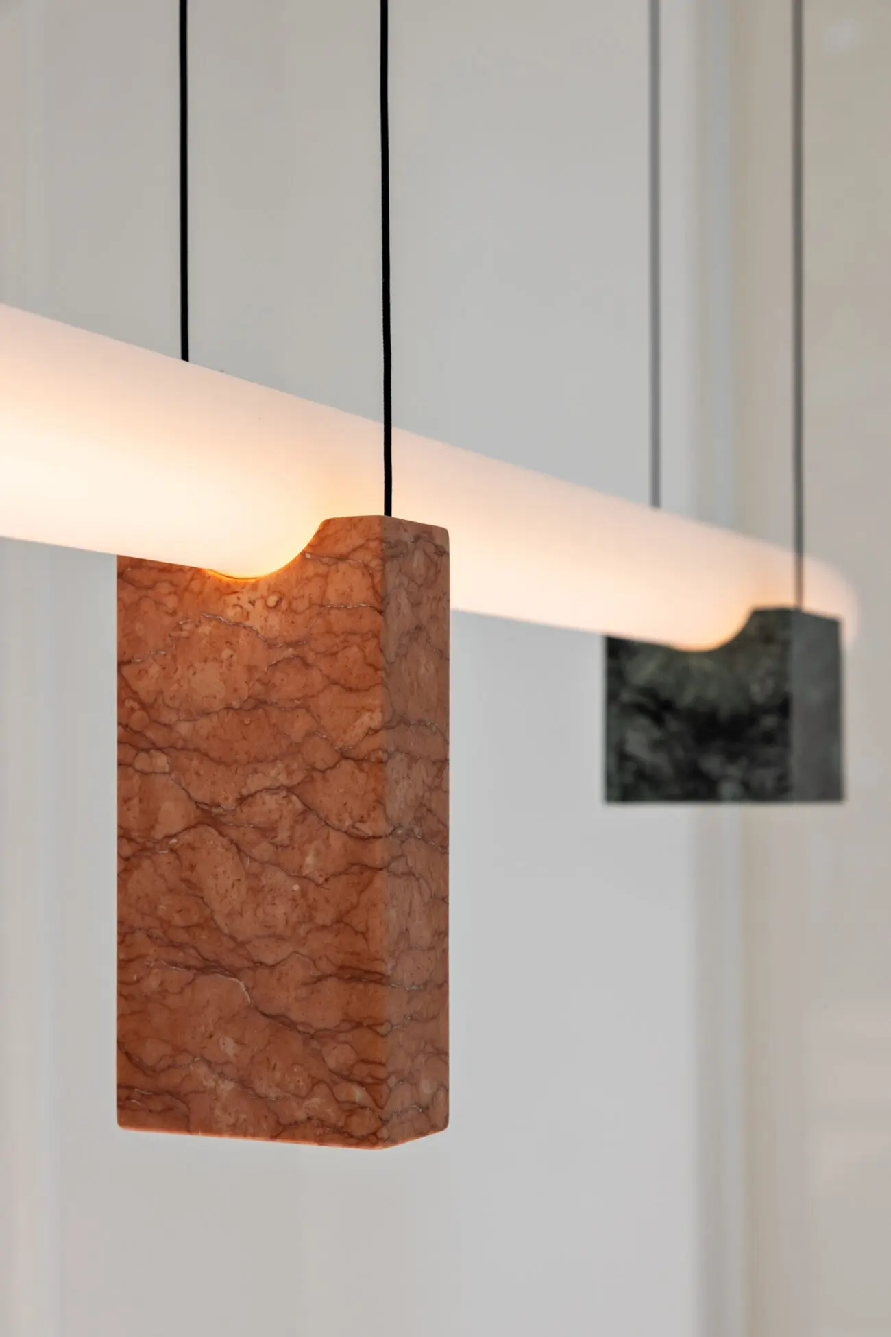 Lambert et Fils - Isle 02B - P1 - Aluminium Poli + Noir Marquina + Vert Guatemala