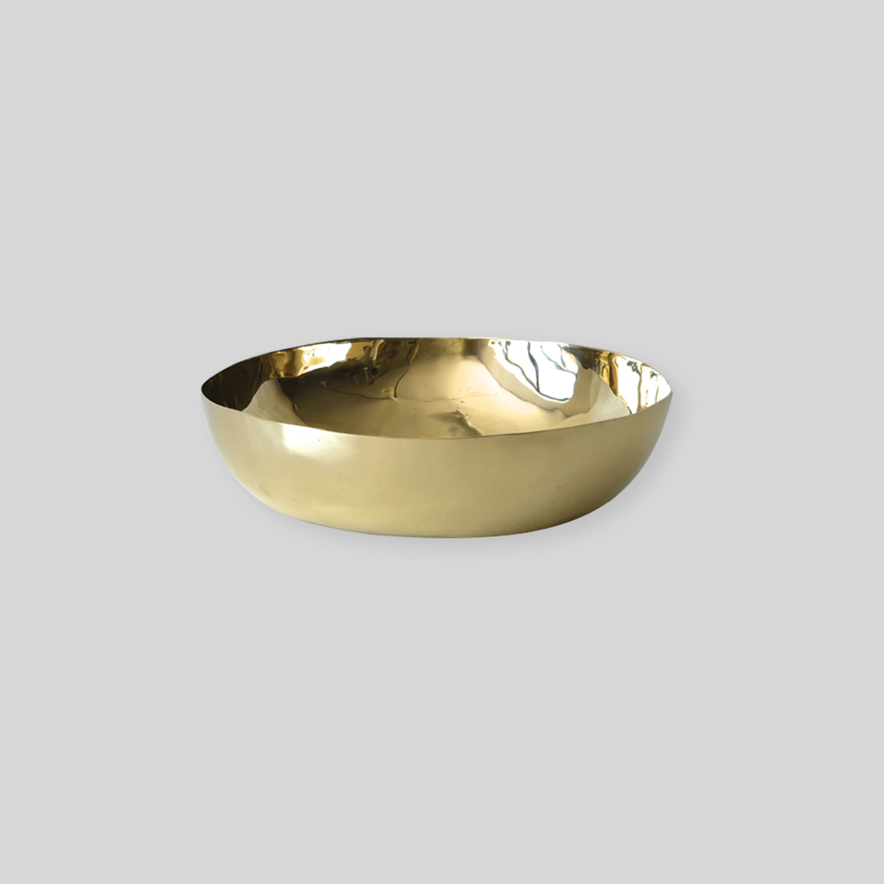 Mostrar el producto Wide Bowl | Salad Brass del fabricante Tina Frey Designs