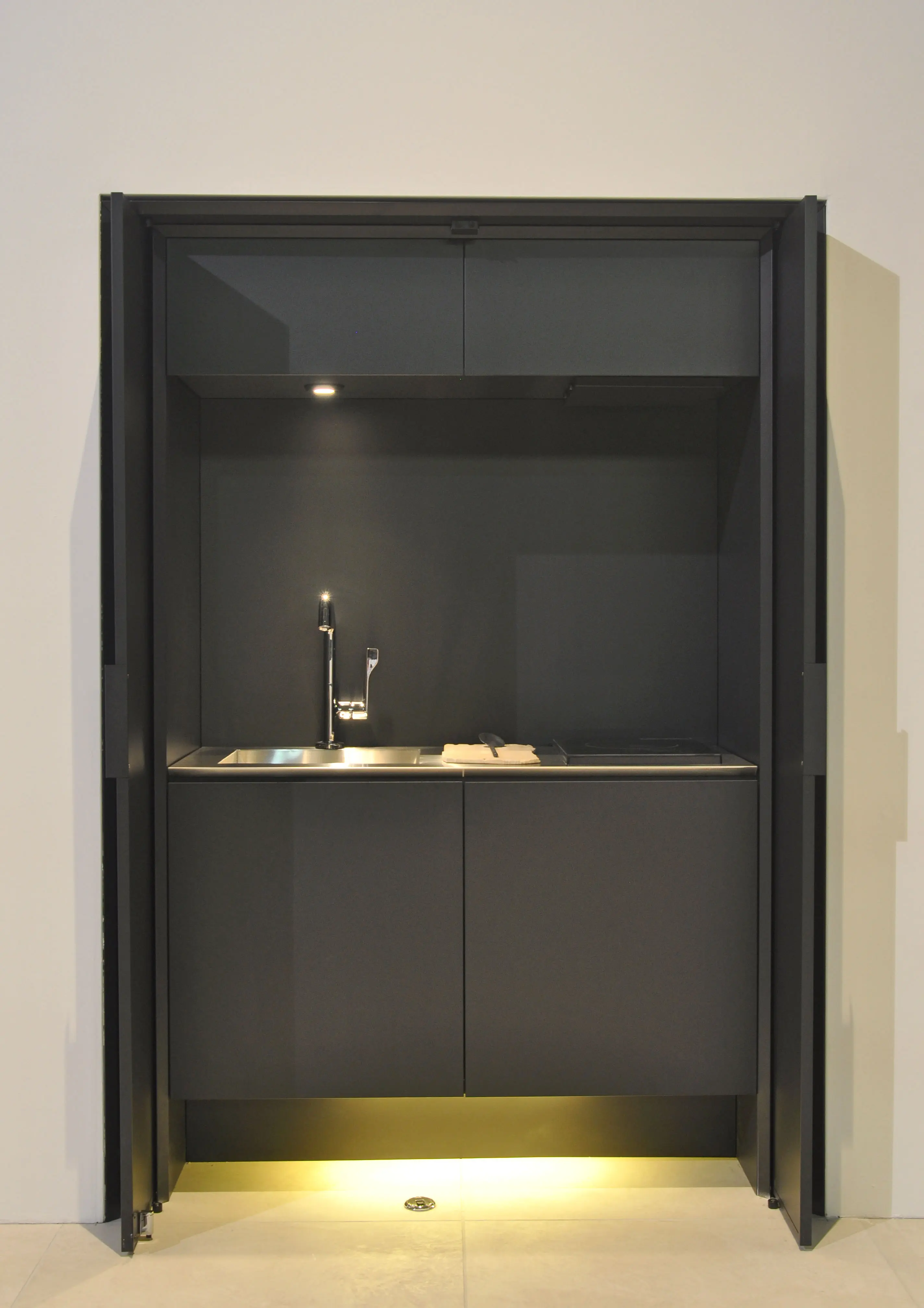 Sanwa Company - Affilato Hide