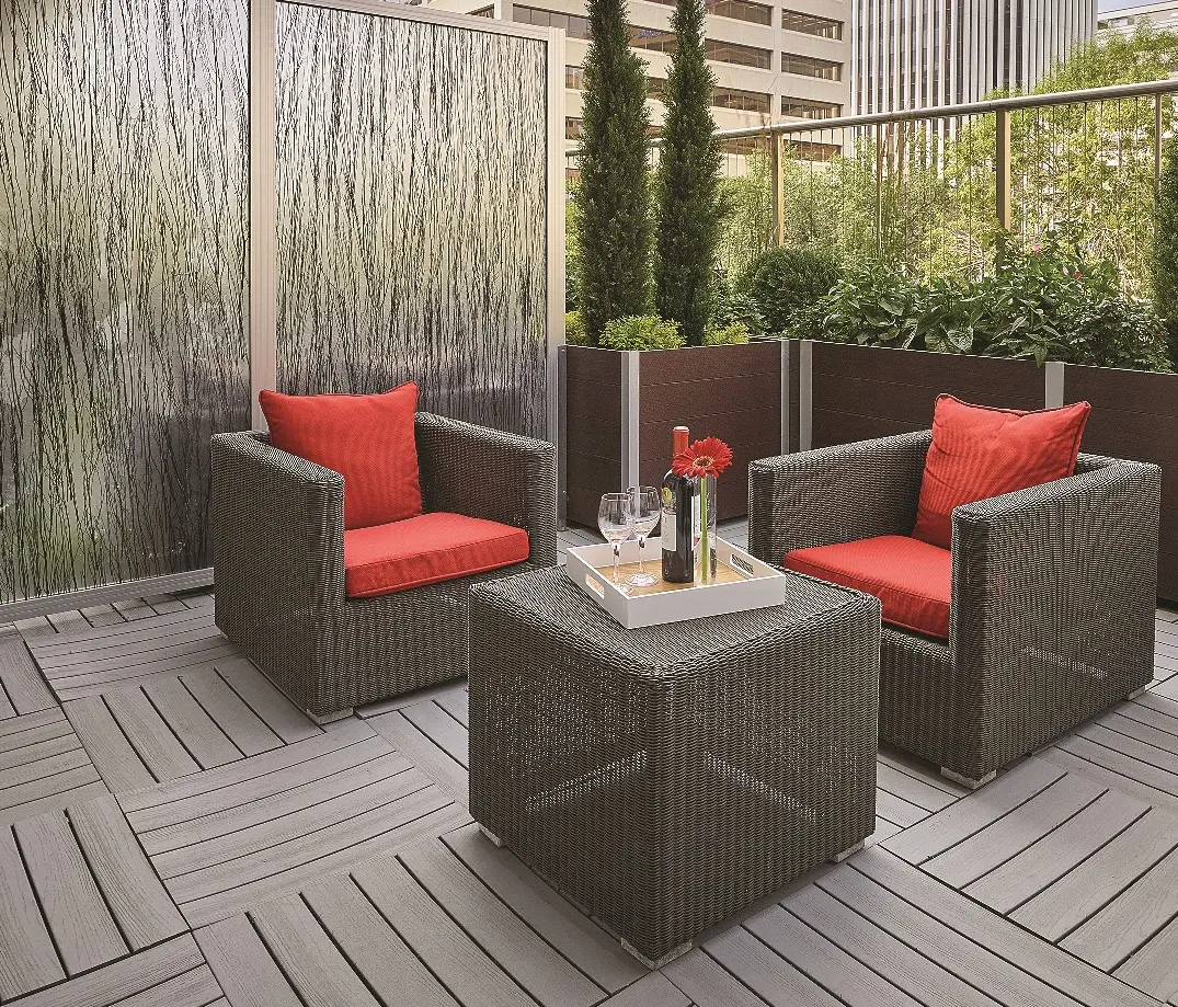 DeepStream Designs - Privacy Screens and Enclosures