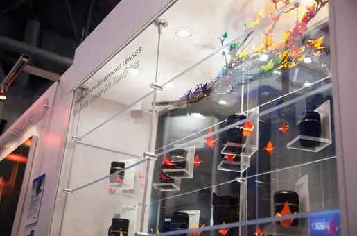 Gyford StandOff Systems® - Acrylic Rod Shelving Display