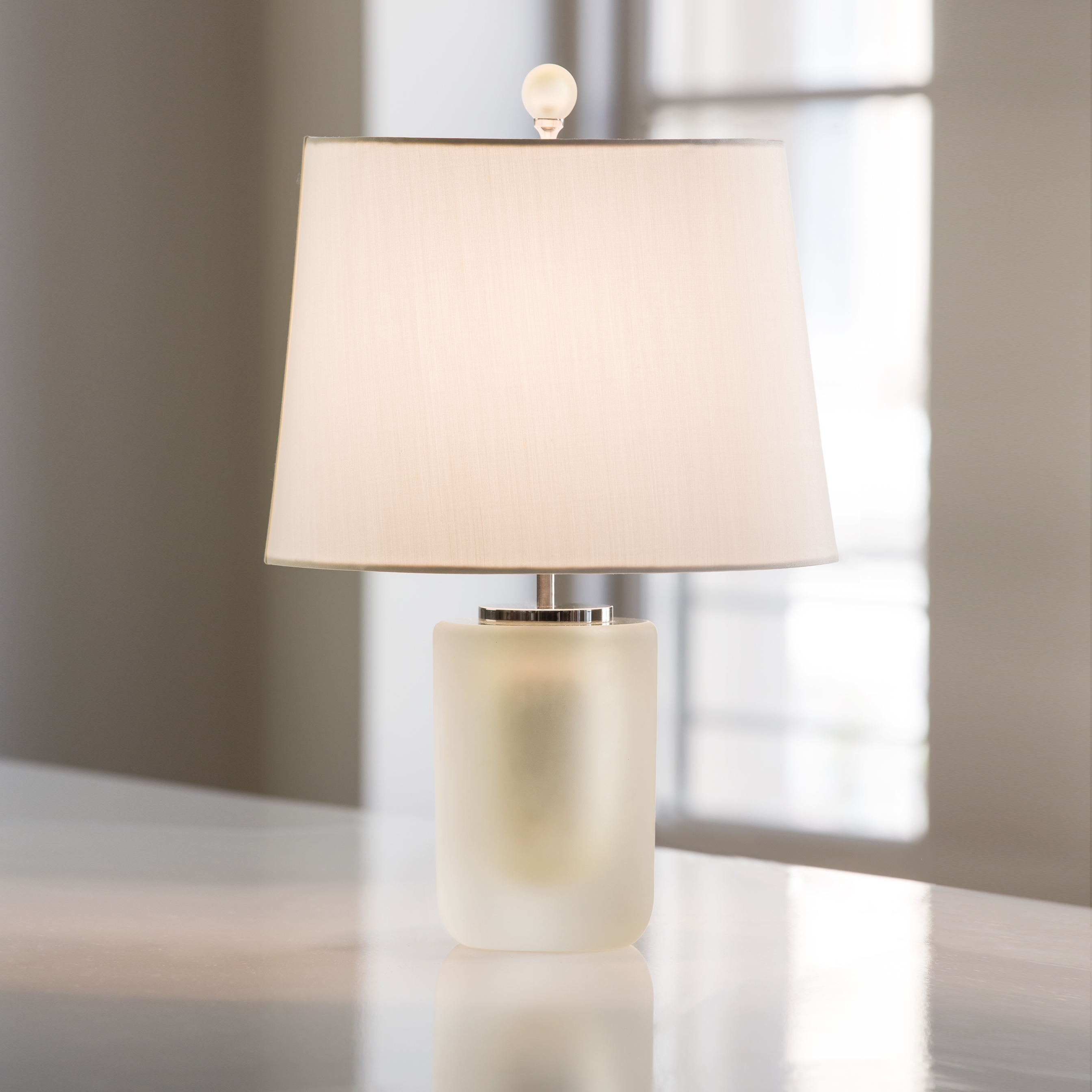 Display product Ombre Bollo Champagne Frost from manufacturer Cartwright New York
