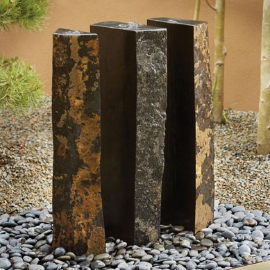 Mostra il prodotto Basalt Column Fountain del produttore Stone Forest