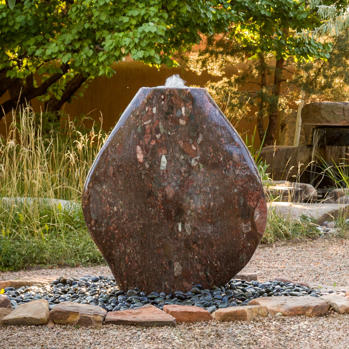 Mostra il prodotto Pebble Fountain del produttore Stone Forest