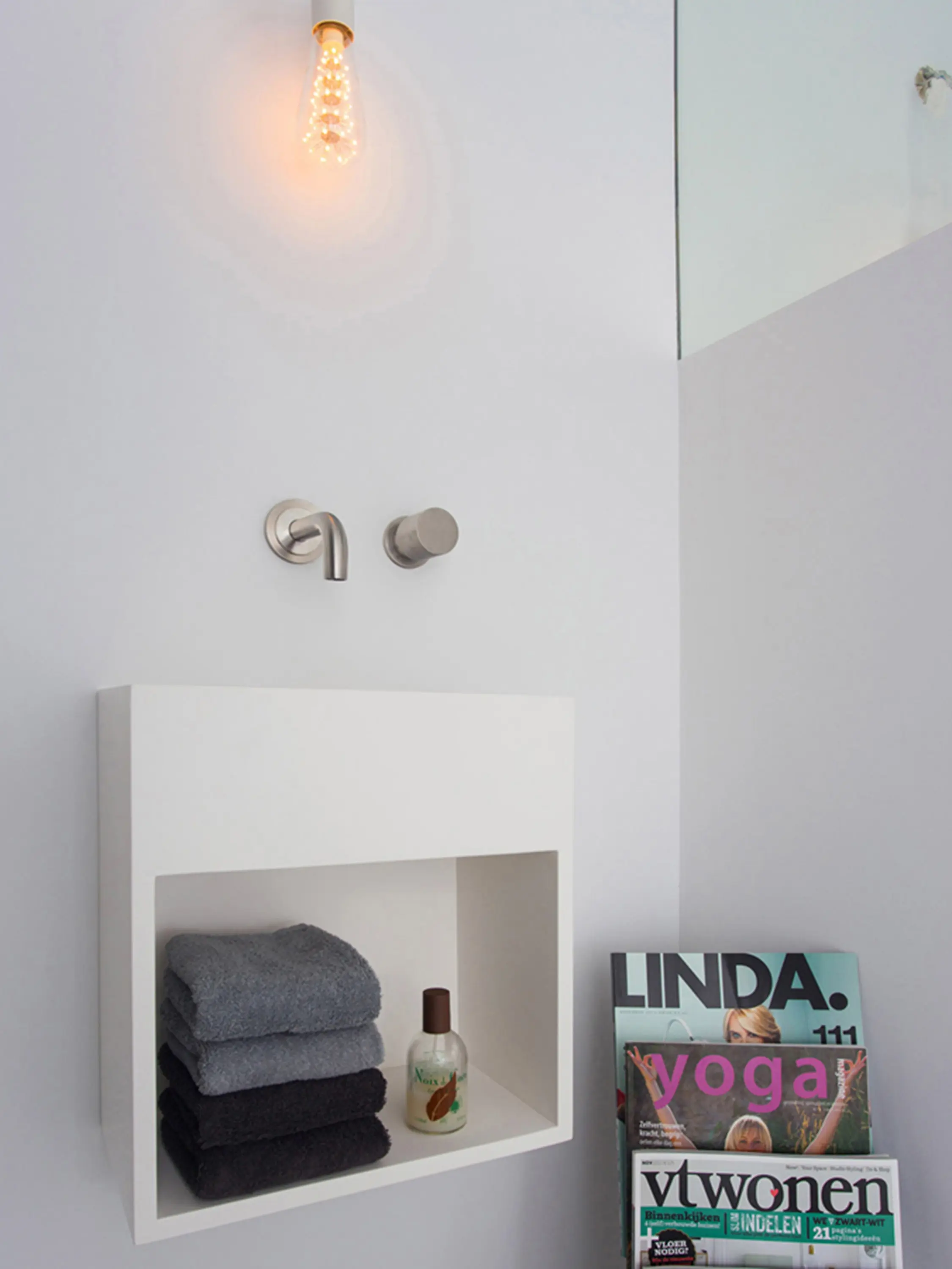 COCOON - Sant Jordi II | Toilet basin with shelf