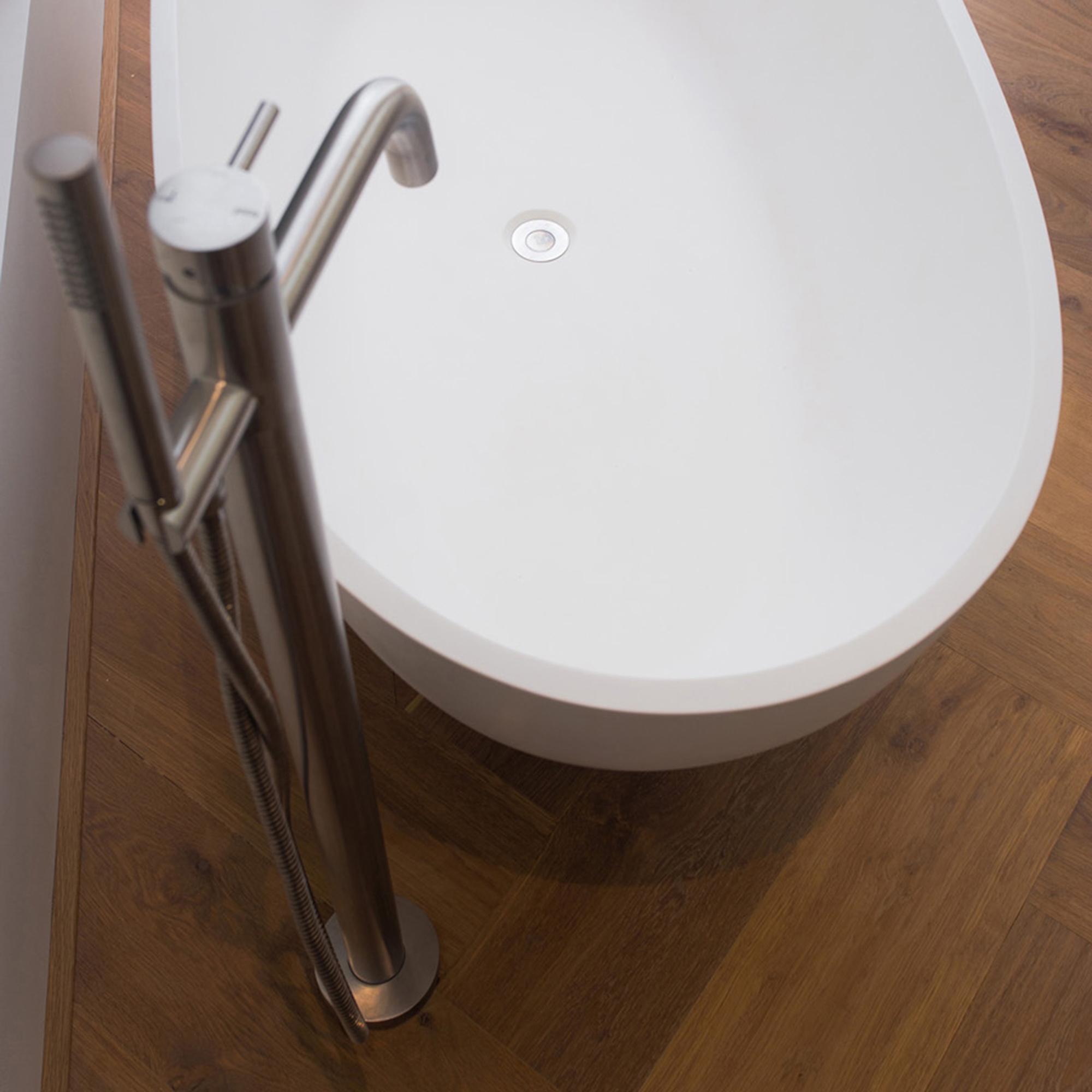 Mostra il prodotto MONO 40 | Floor mounted bath mixer with hand shower del produttore COCOON