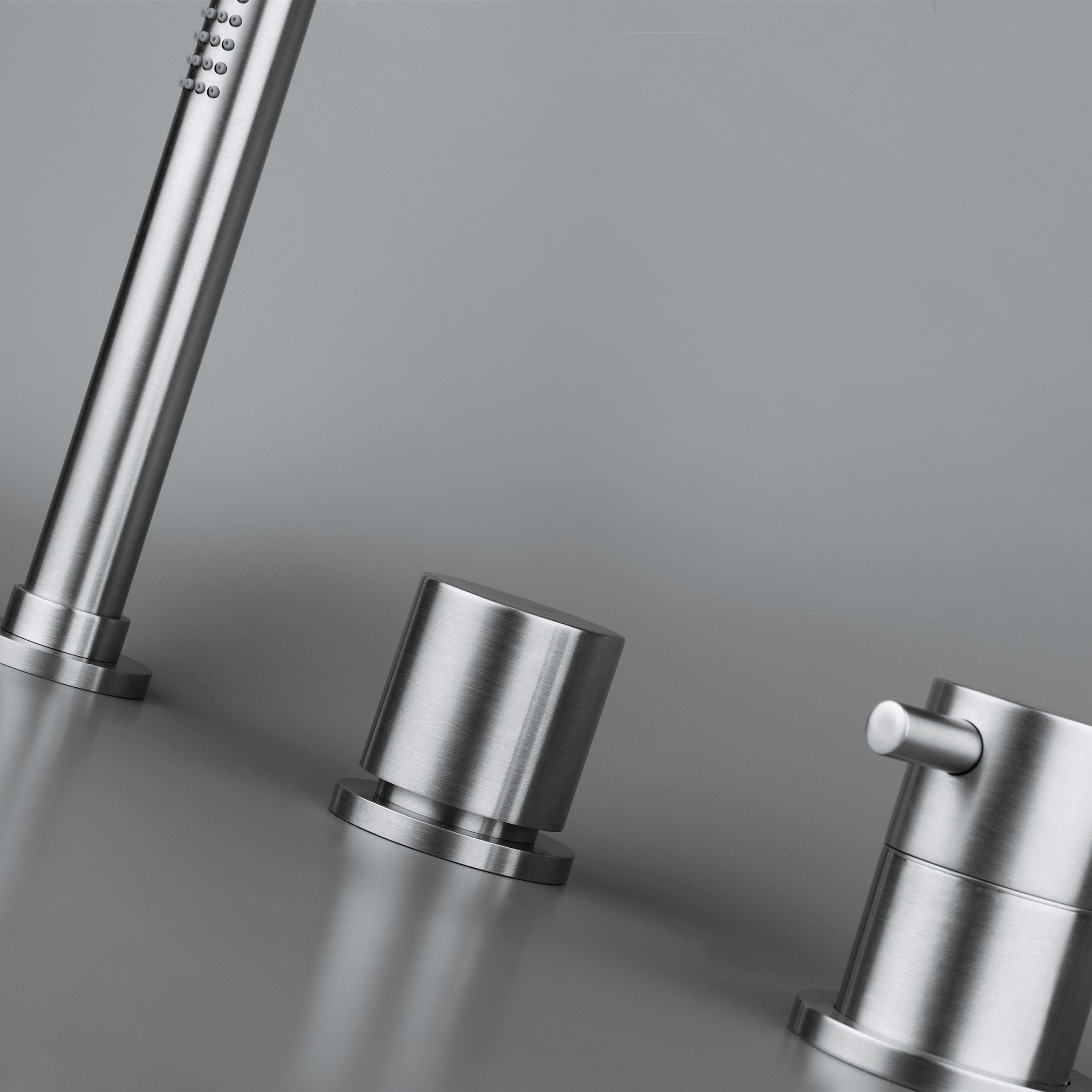 Mostra il prodotto MONO SET43 | Deck mounted bath set del produttore COCOON