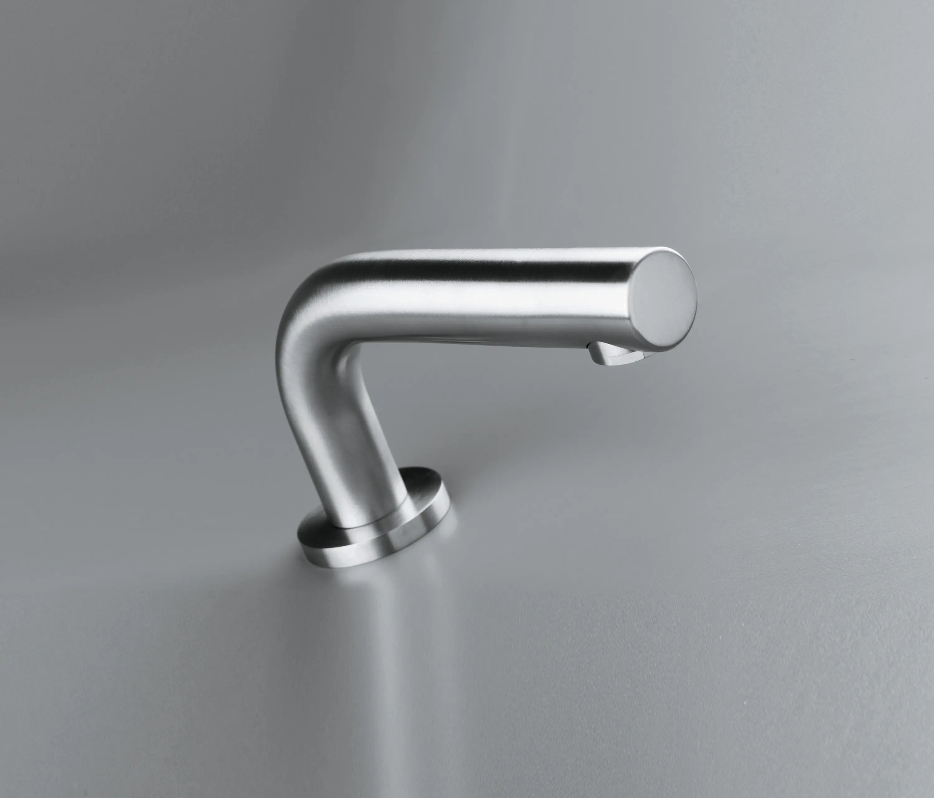 COCOON - MONO 82 | Deck-mounted basin spout