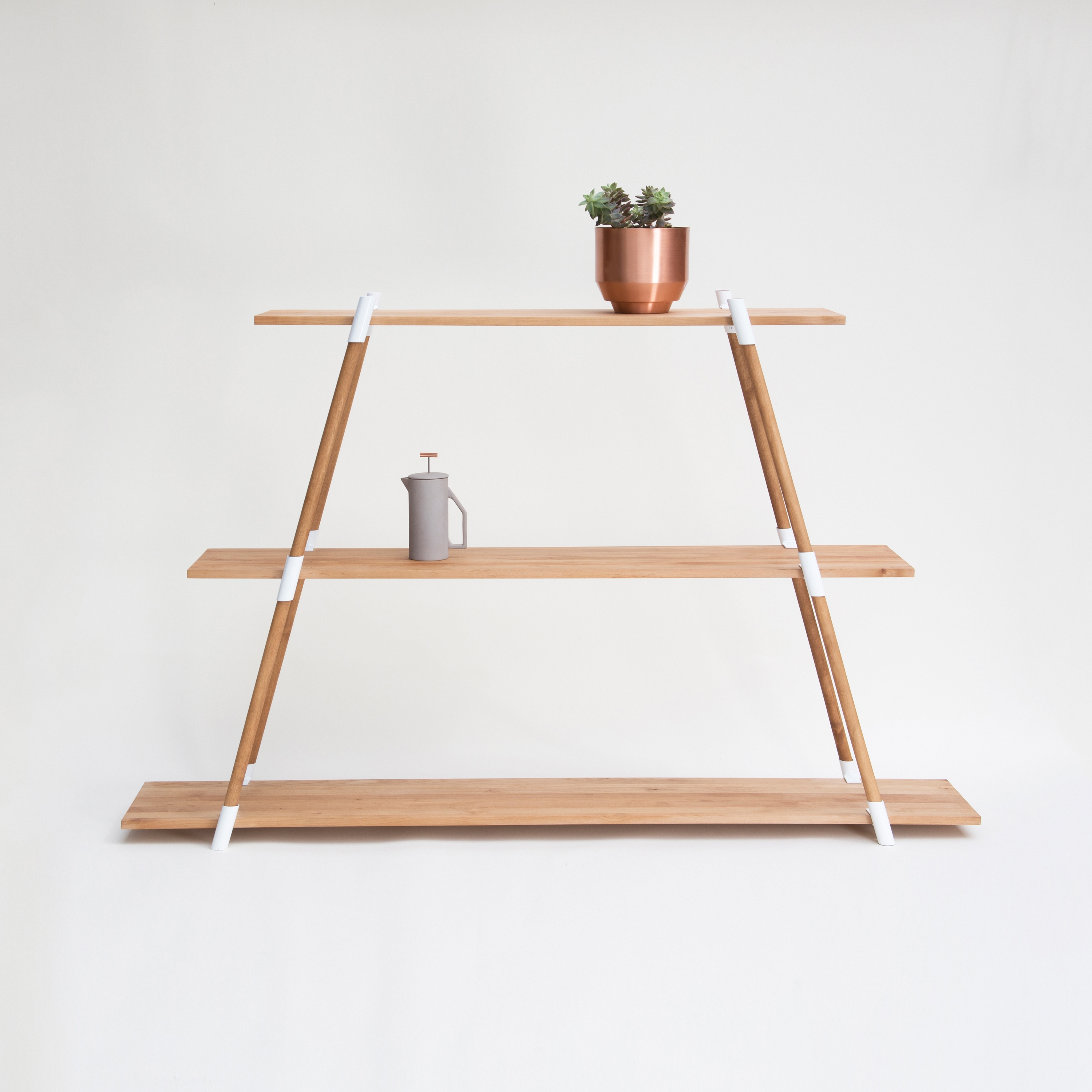 Mostrar el producto Italic A-Frame Shelving Unit del fabricante Yield