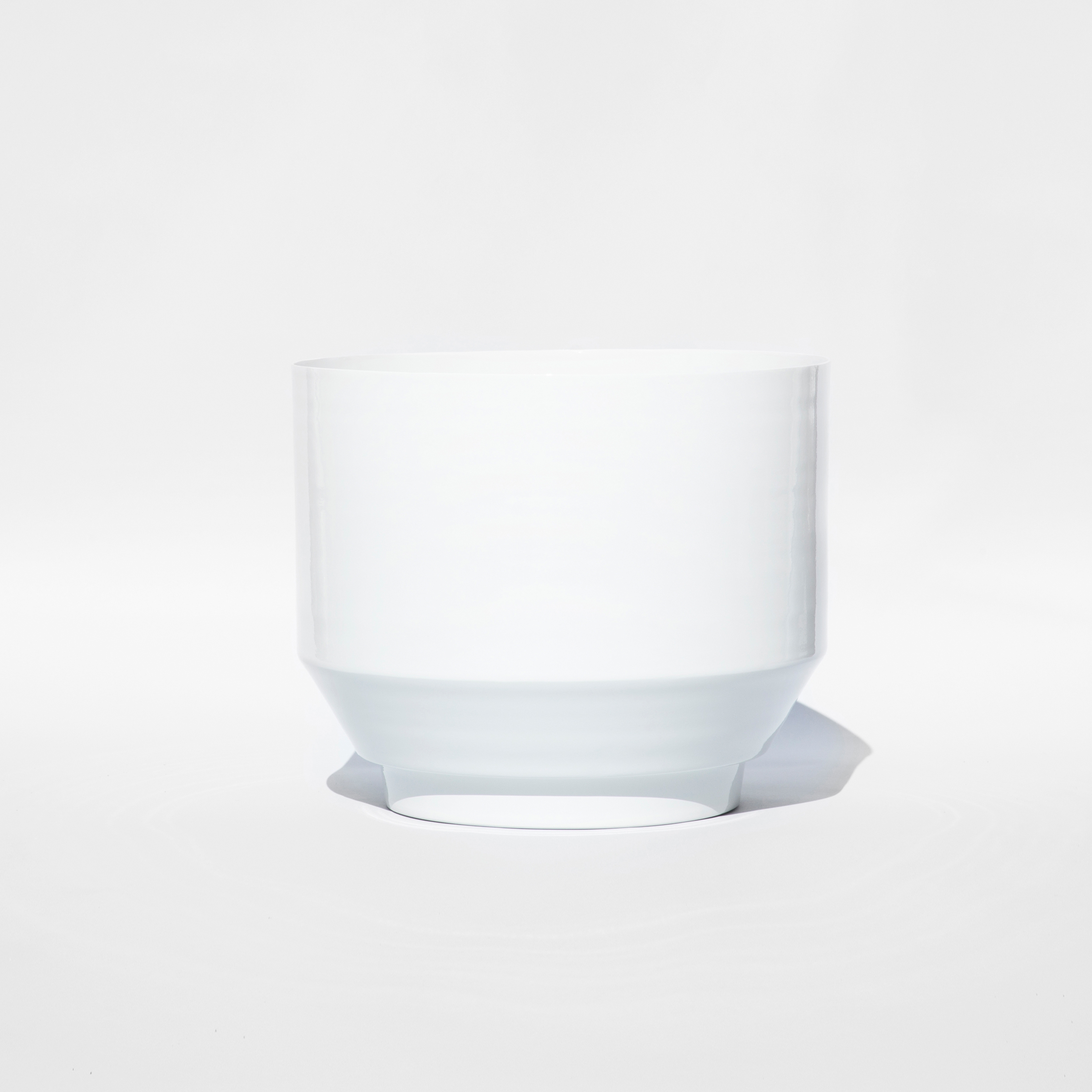 Display product Outdoor Spun Planter 16" | Pale Gray from manufacturer Yield