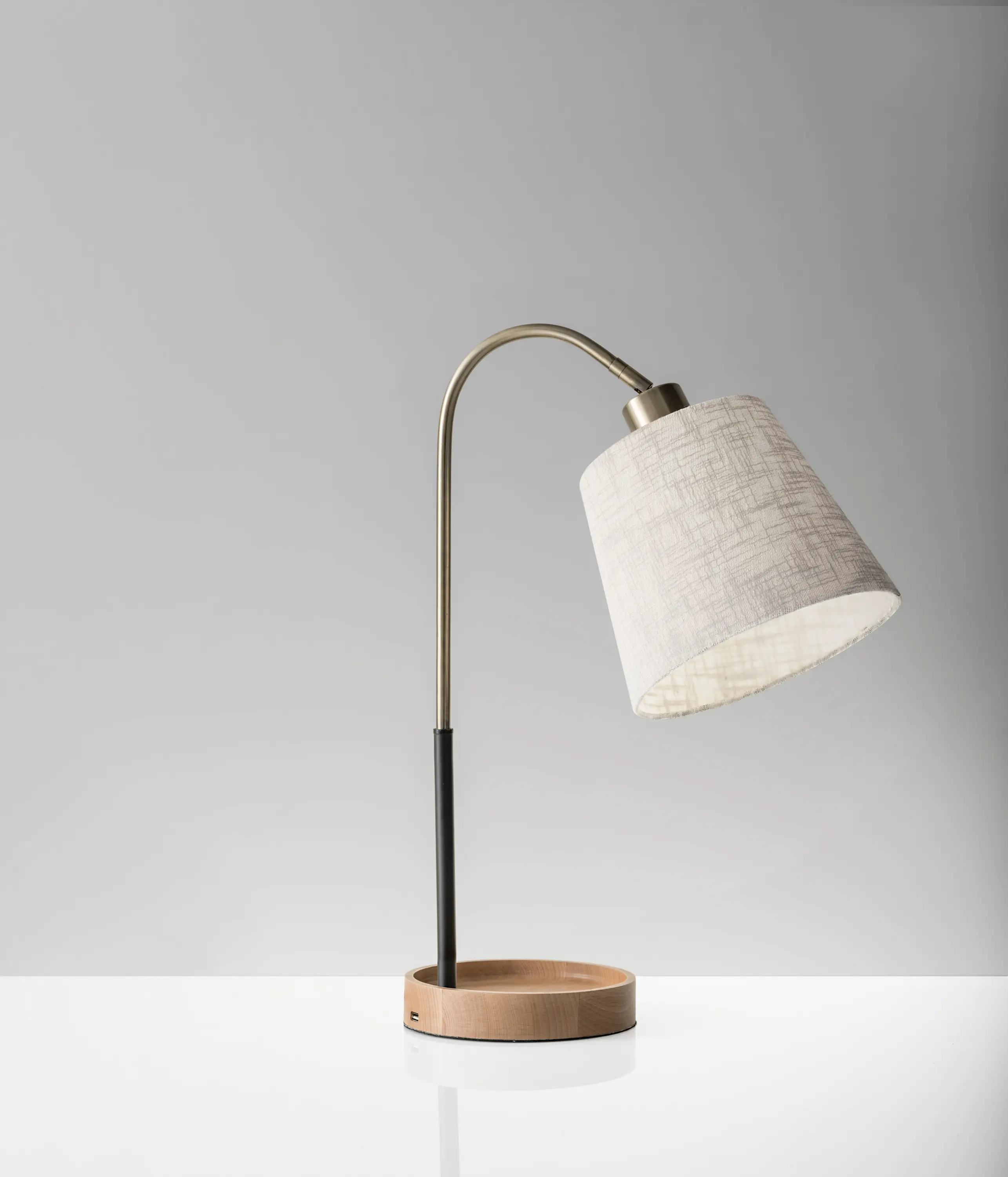 ADS360 - Jeffrey Table Lamp