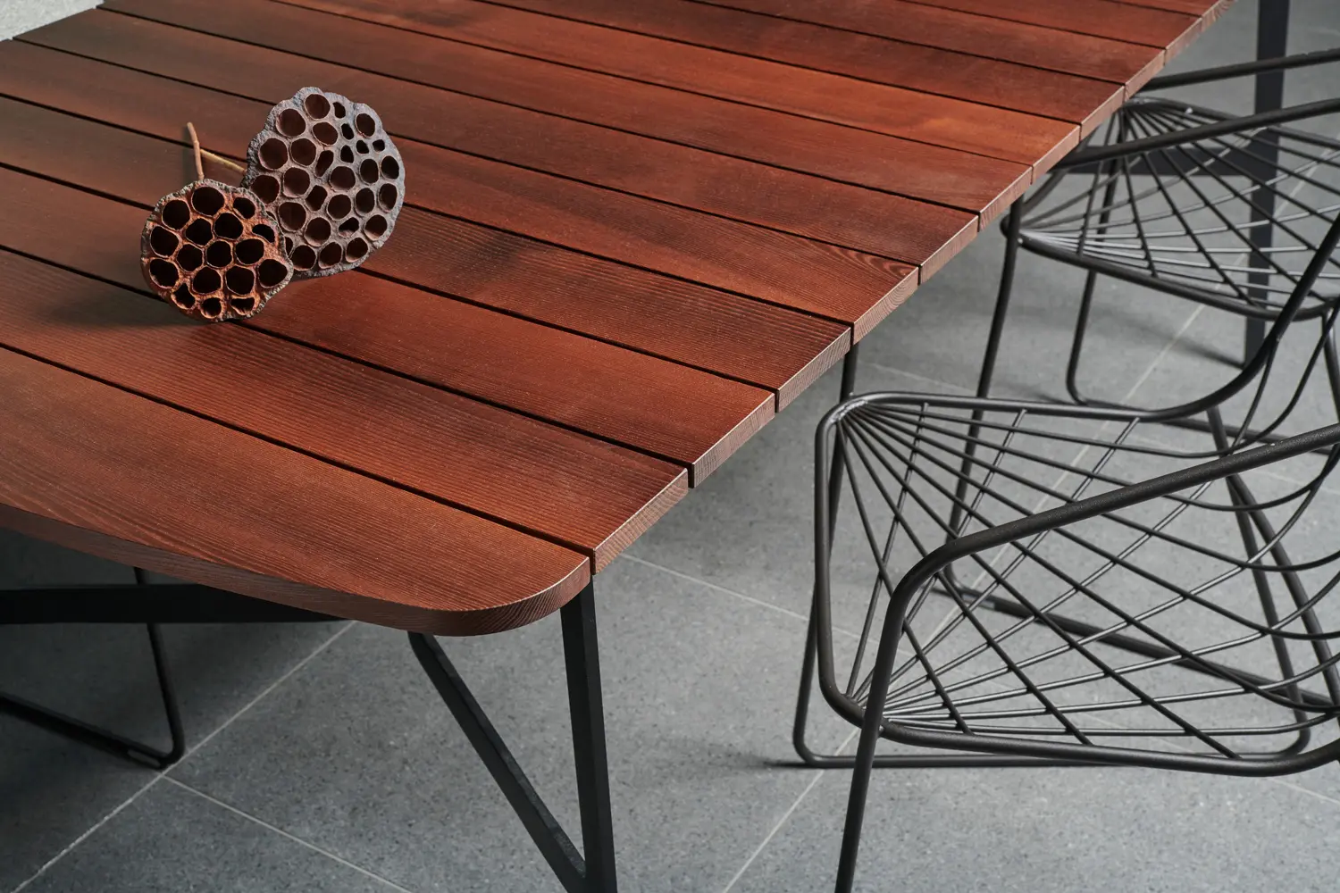 SP01 - Eileen Round Table 90