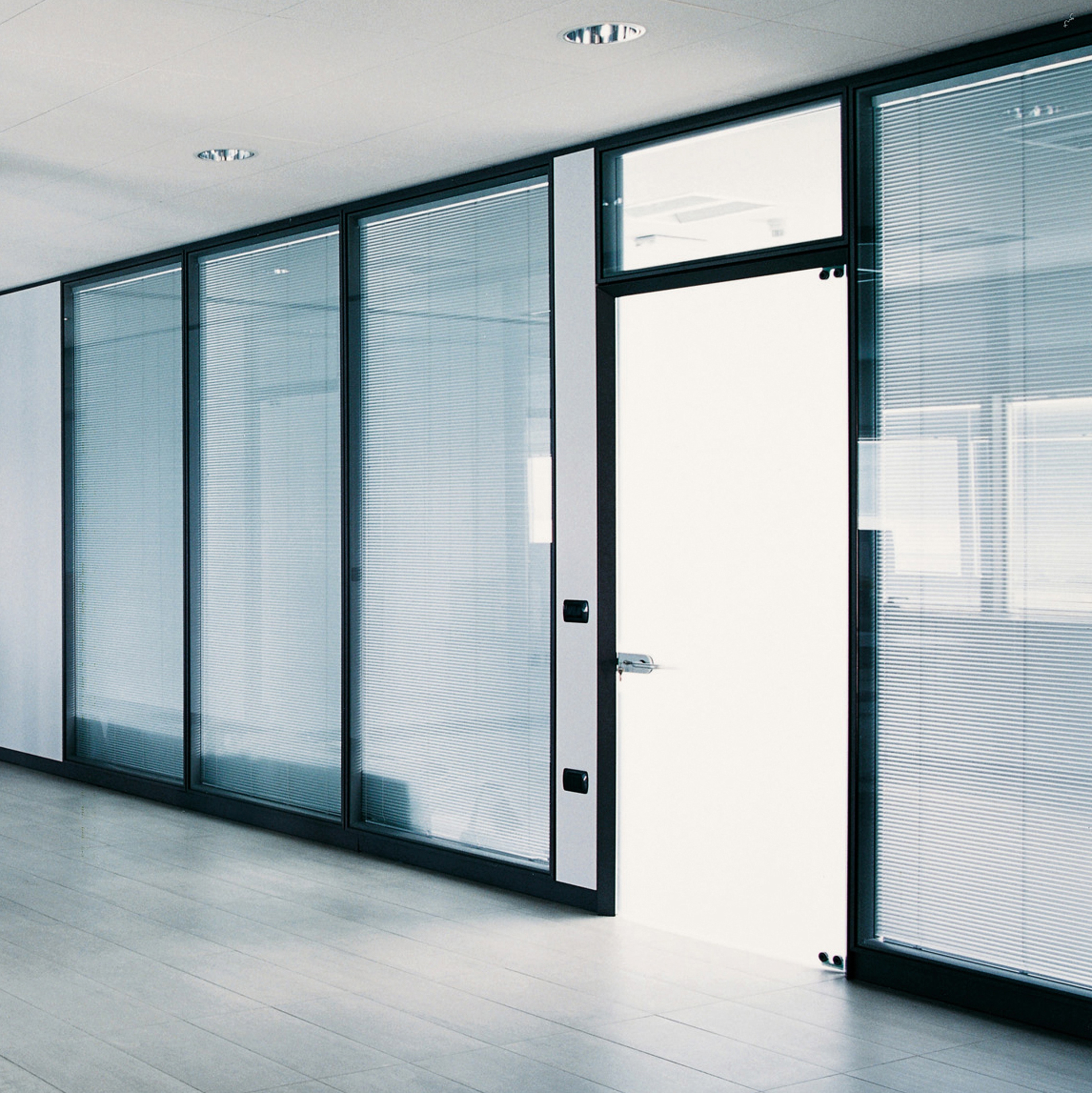Display product P450 dividing wall from manufacturer Faram 1957