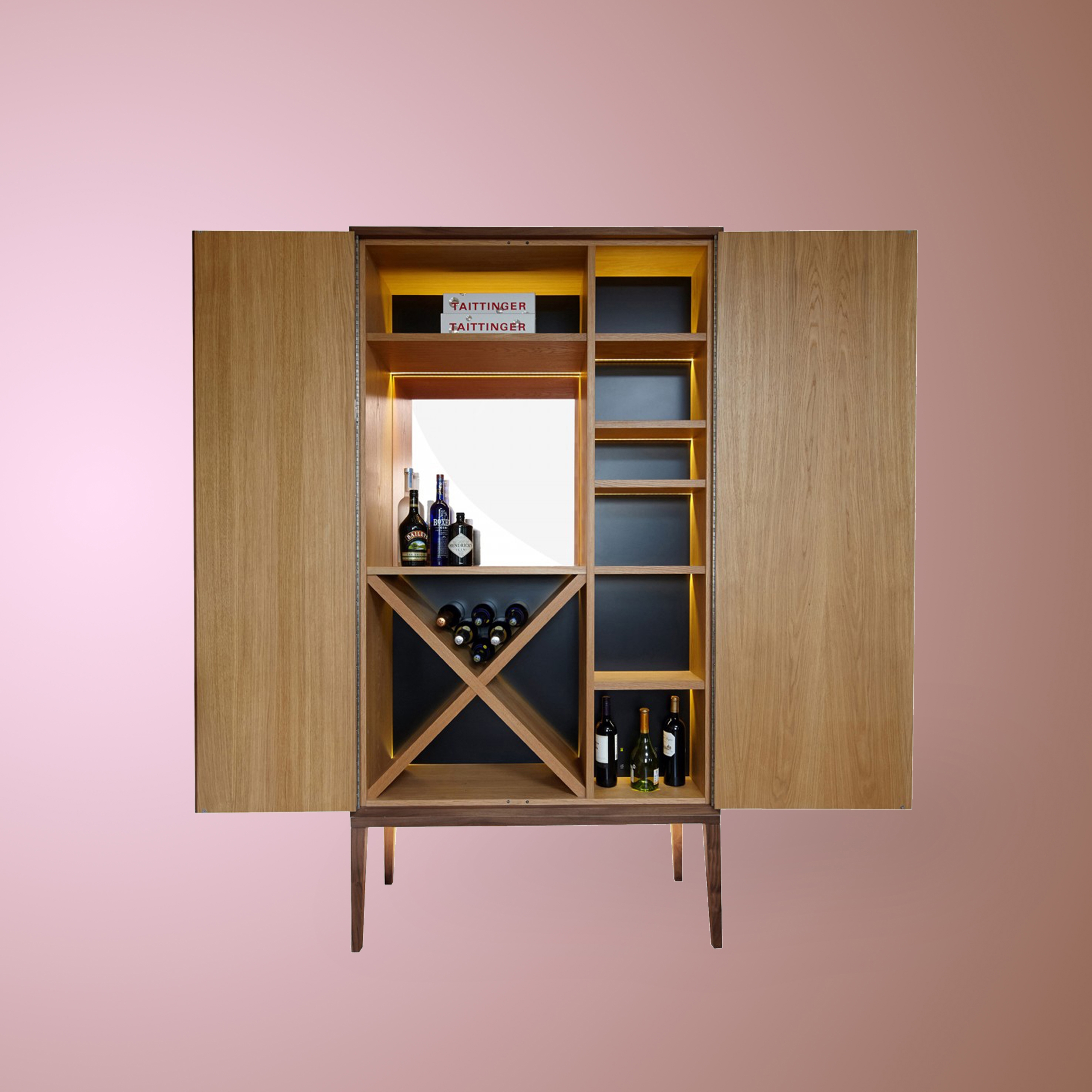Mostra il prodotto Hugh Drinks Cabinet del produttore Ivar London