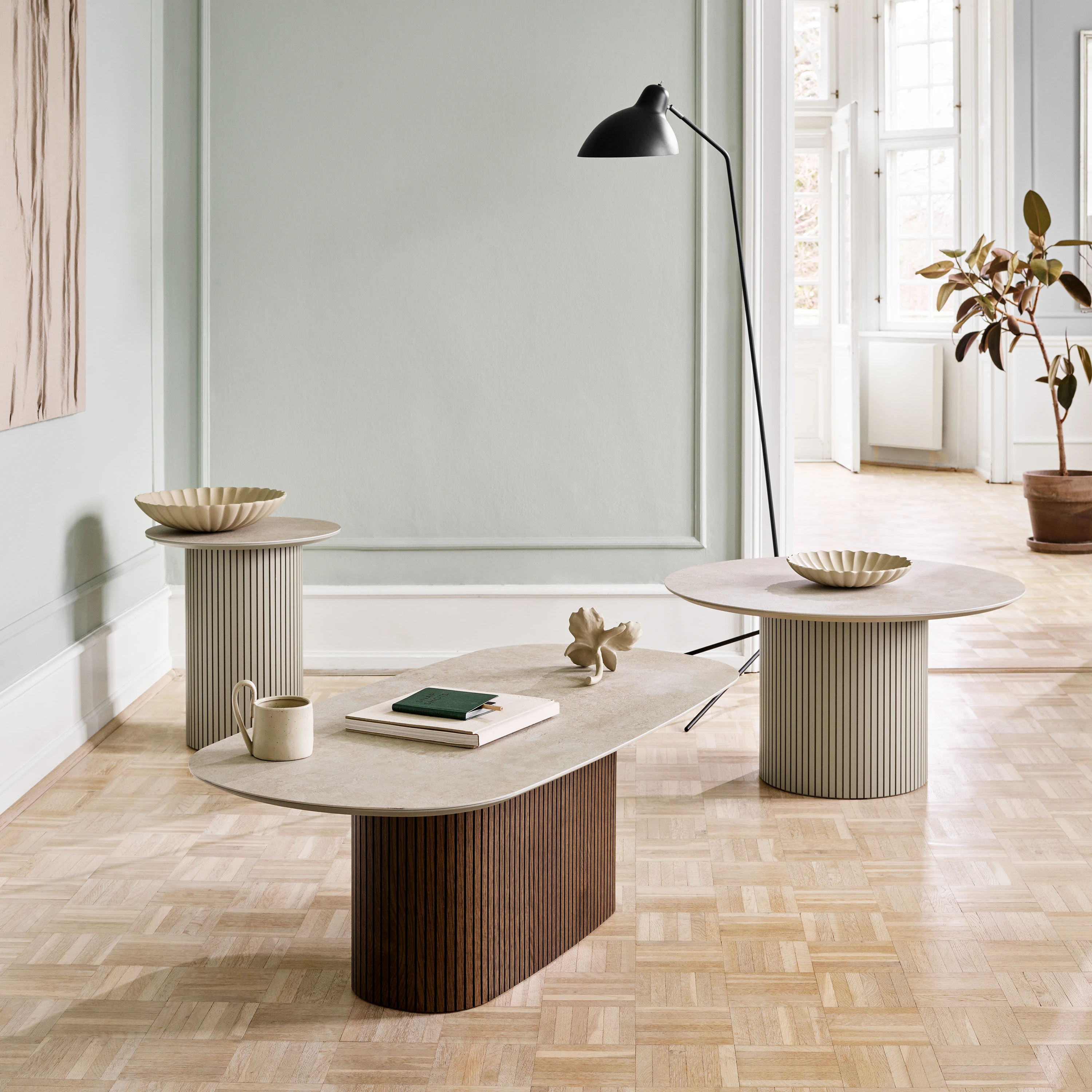 LOUNGE TABLES